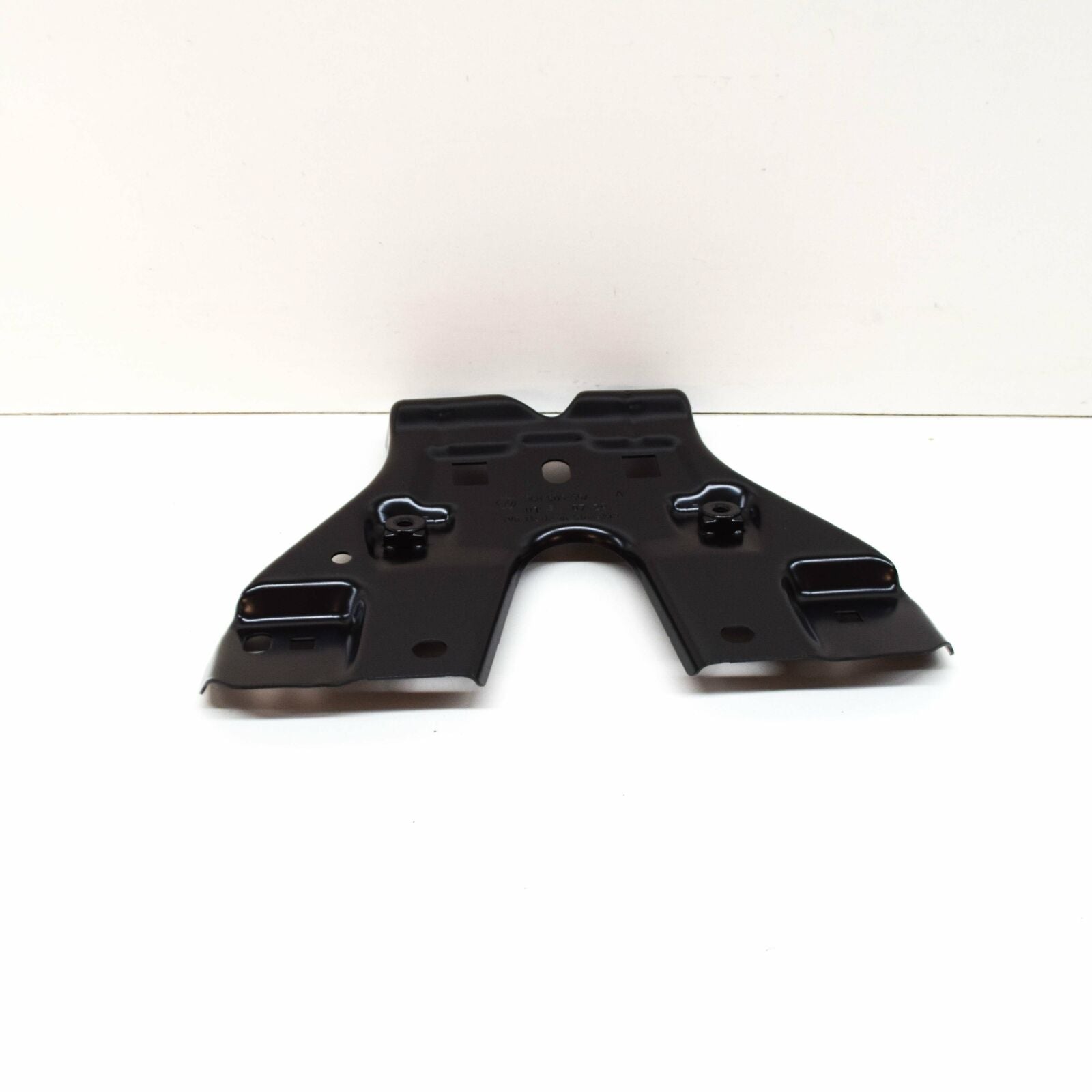 NEW VOLKSWAGEN PASSAT B8 FRONT CNETRE LOCK CARRIER SUPPORT 3G0805567A ORIGINAL