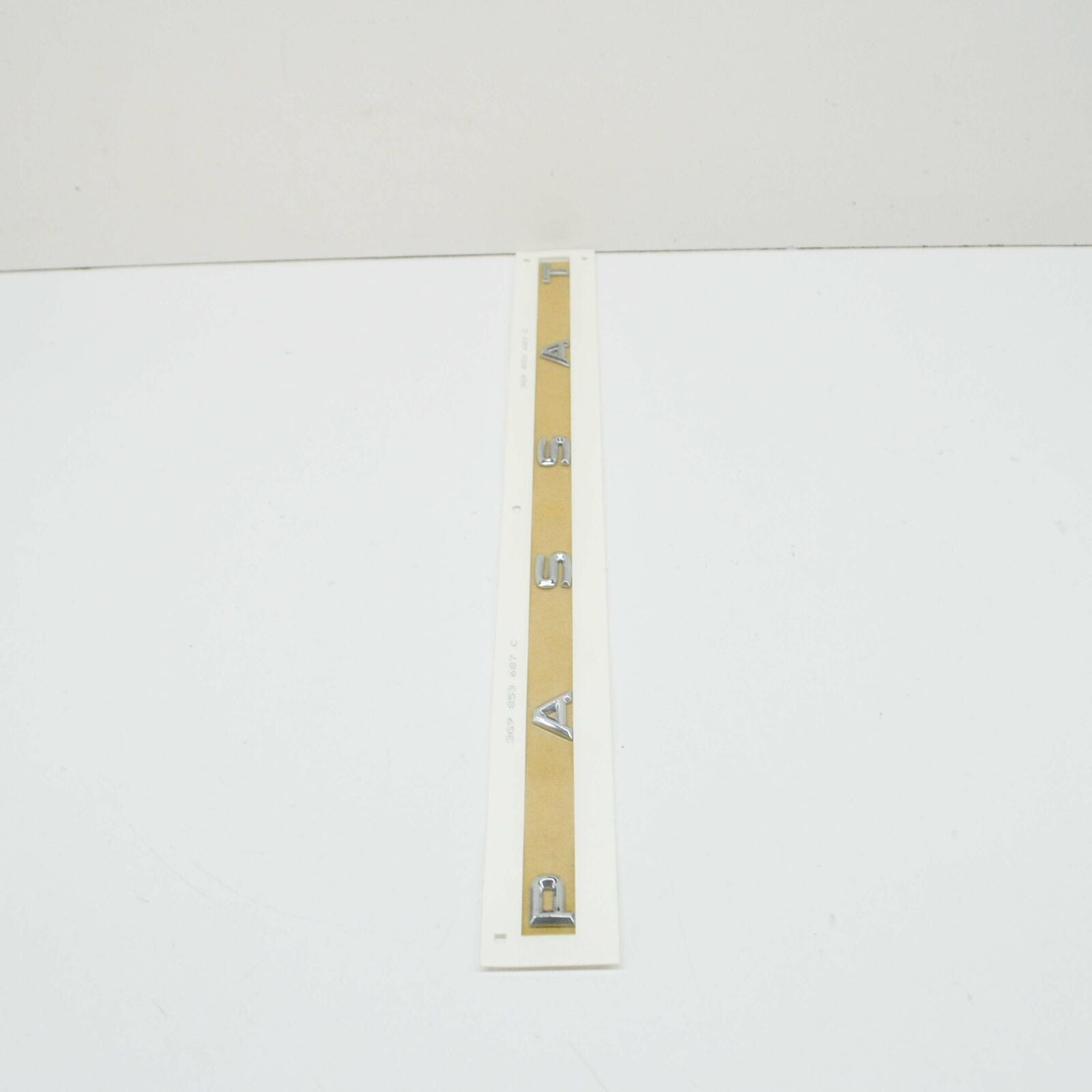 NEW VW PASSAT B8 3G BOOTLID BADGE 3G9853687C2ZZ ORIGINAL