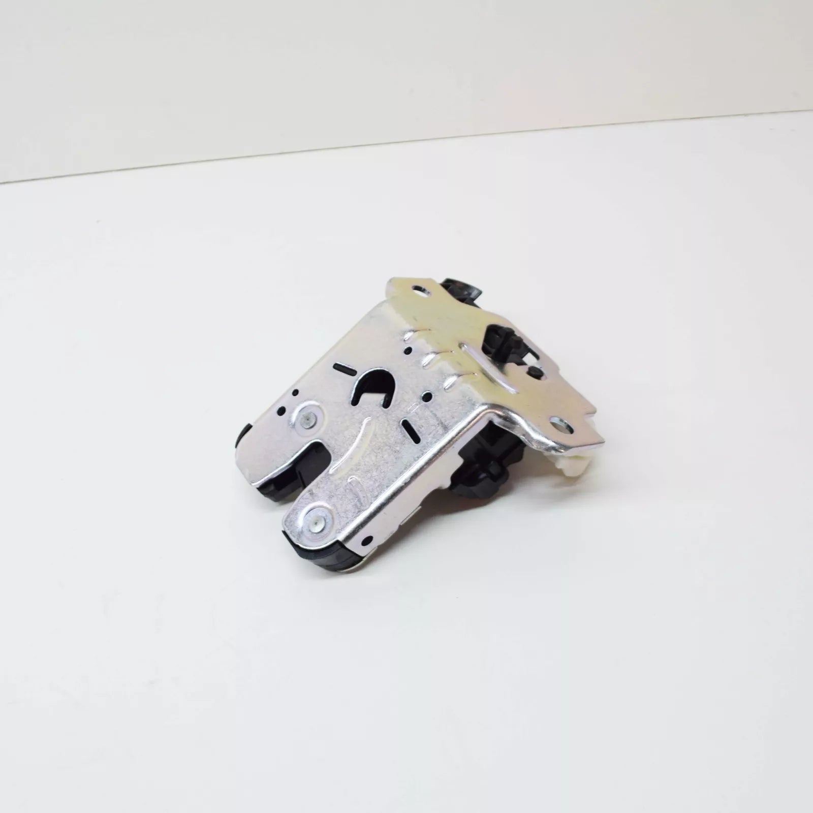 NEW VOLKSWAGEN TOURAN 5T REAR LID LOCK WITH MICROSWITCH 5TA827505D