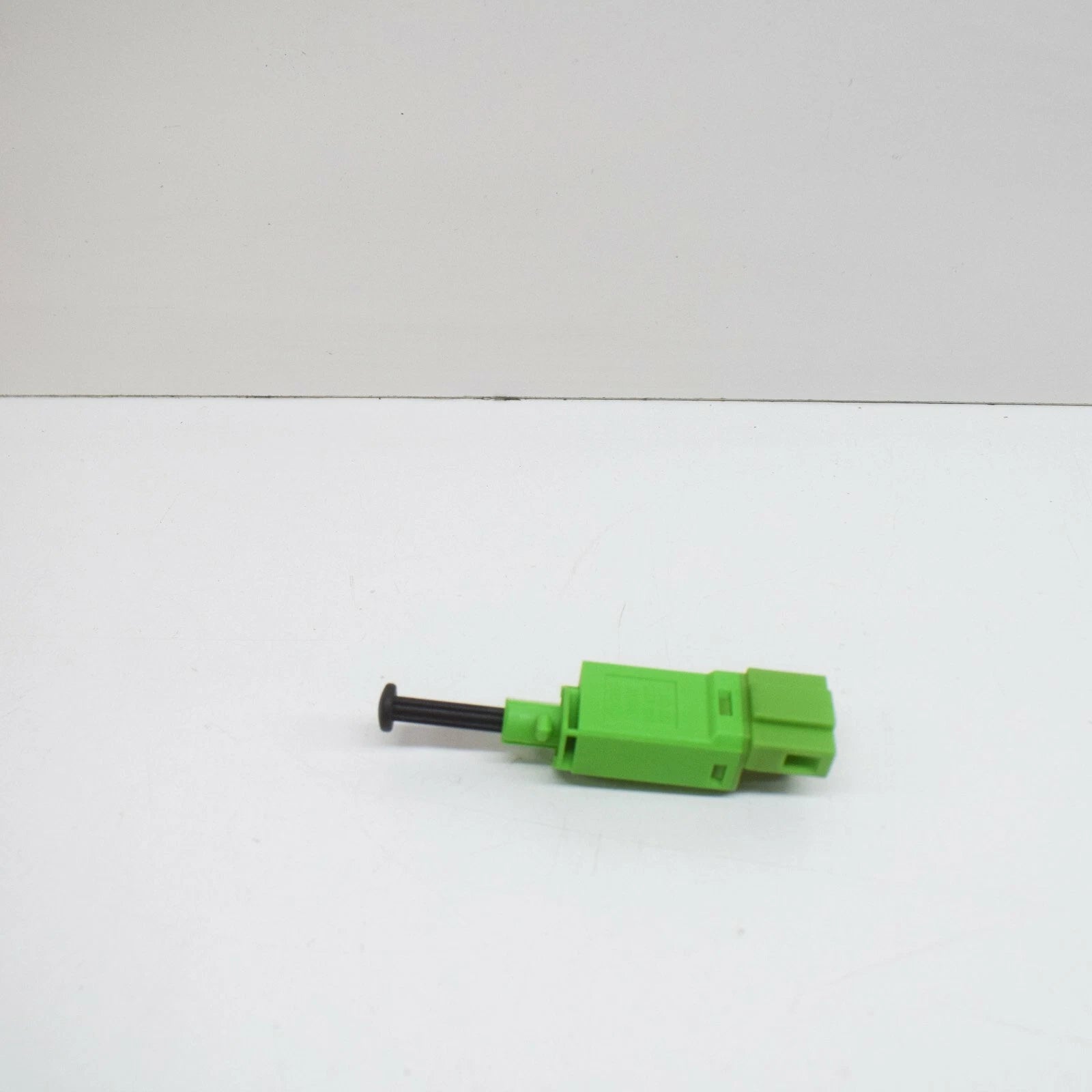 NEW VOLKSWAGEN TOUAREG 7L CLUTCH PEDAL SWITCH 1H0927189E