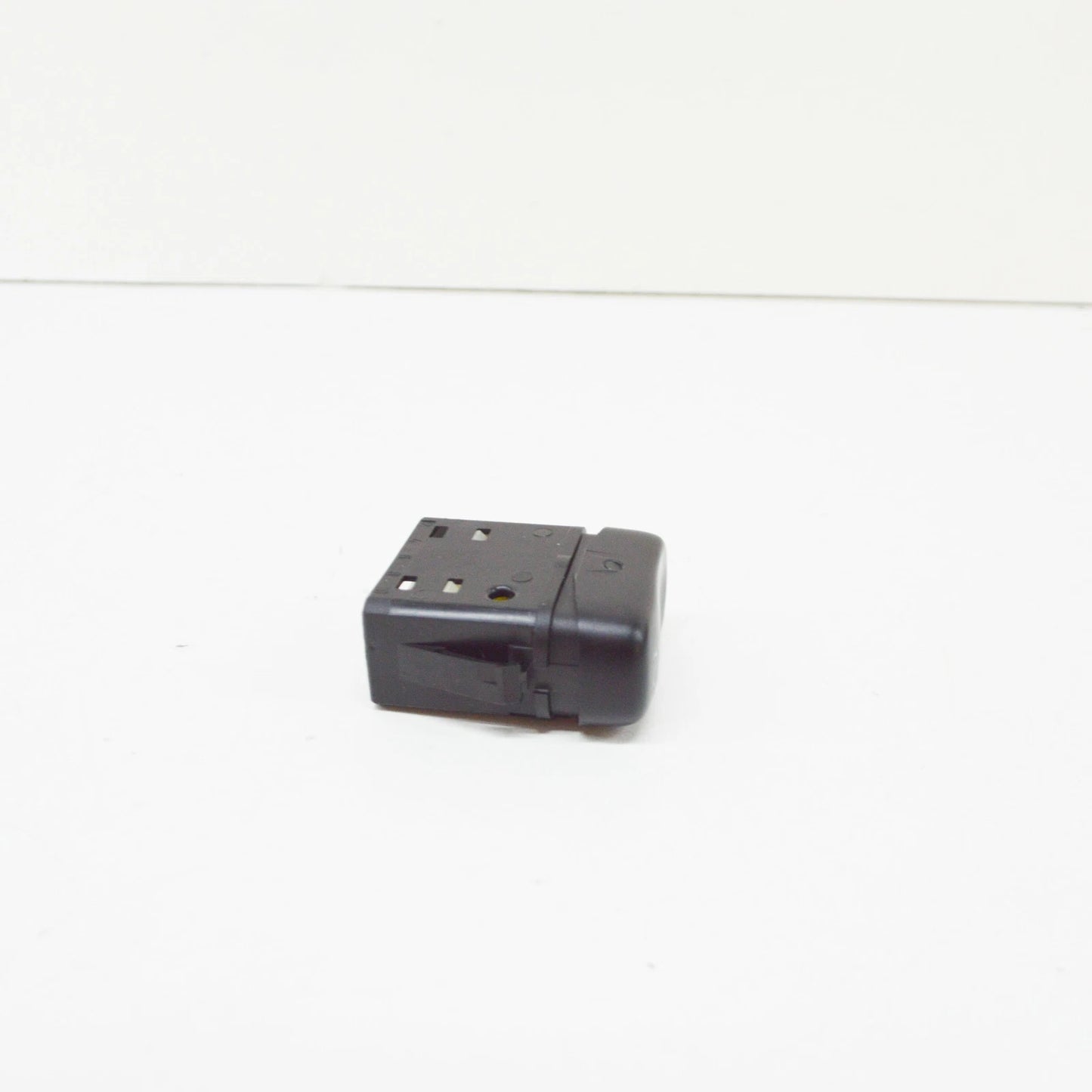 NEW MERCEDES-BENZ SPRINTER W903 REAR FOG LAMP SWITCH A0065455207 ORIGINAL