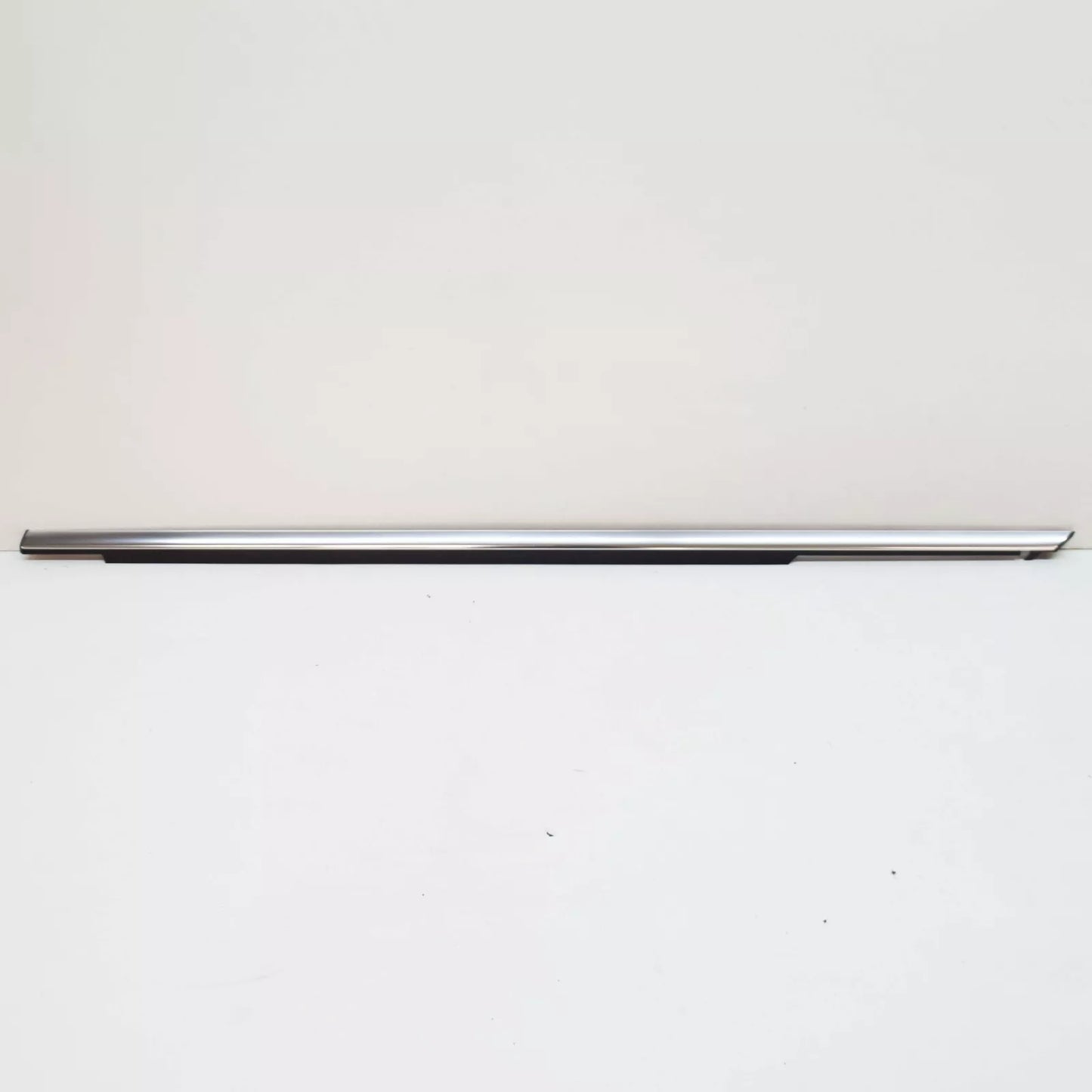 NEW MERCEDES-BENZ C W204 FRONT LEFT DOOR WINDOW SEALING RAIL A2047251565