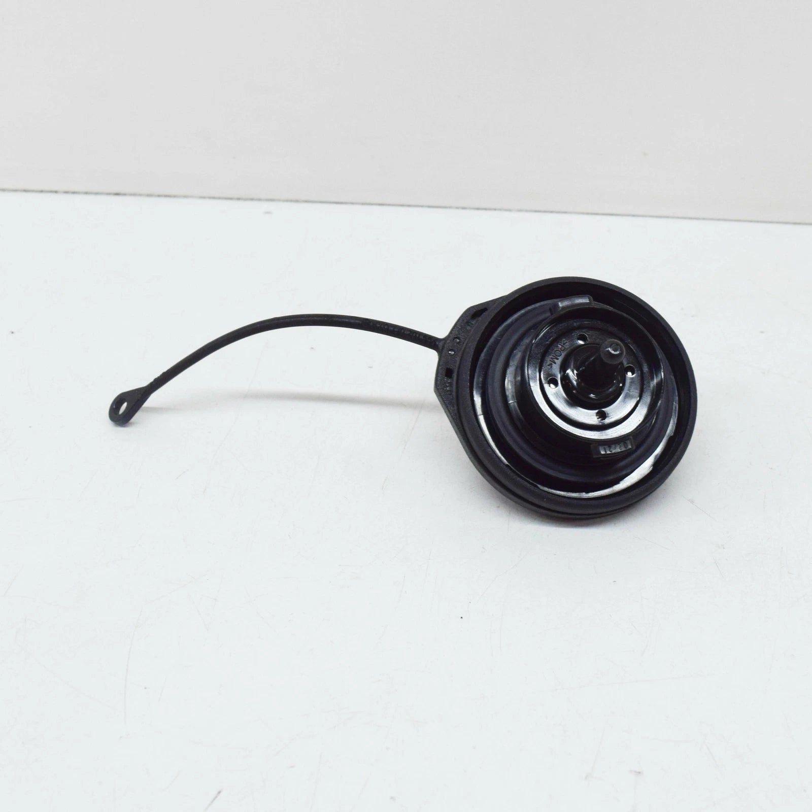 NEW AUDI A6 C7 FUEL TANK CAP WITH RETAINING STRAP 4G0201550K