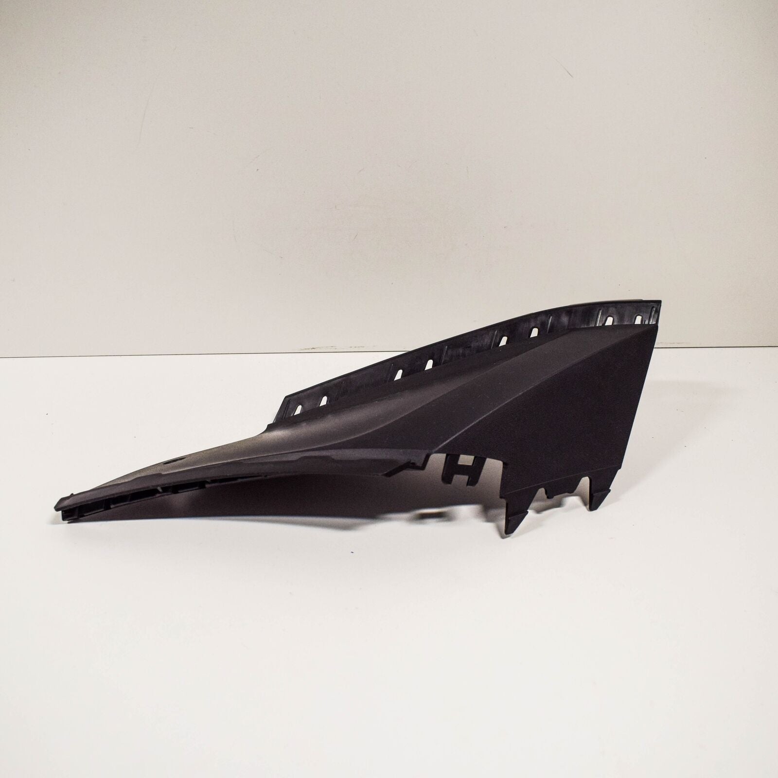 NEW VW TOUAREG 7P FRONT BUMPER RIGHT FOG LIGHT TRIM 7P68078209B9 R LINE ORIGINAL