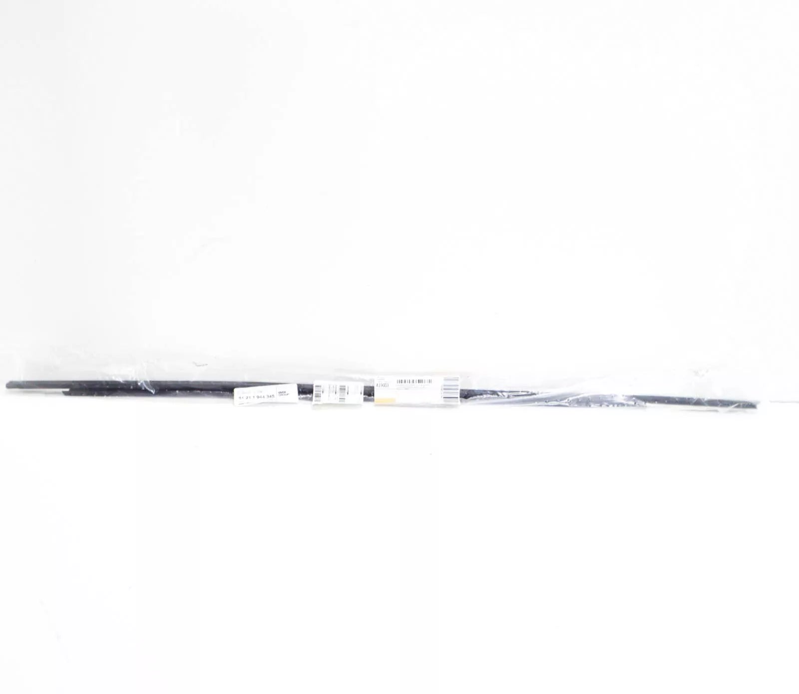 NEW BMW 5 E34 FRONT LEFT DOOR OUTER WEATHER STRIP 51211944345 1944345 ORIGINAL