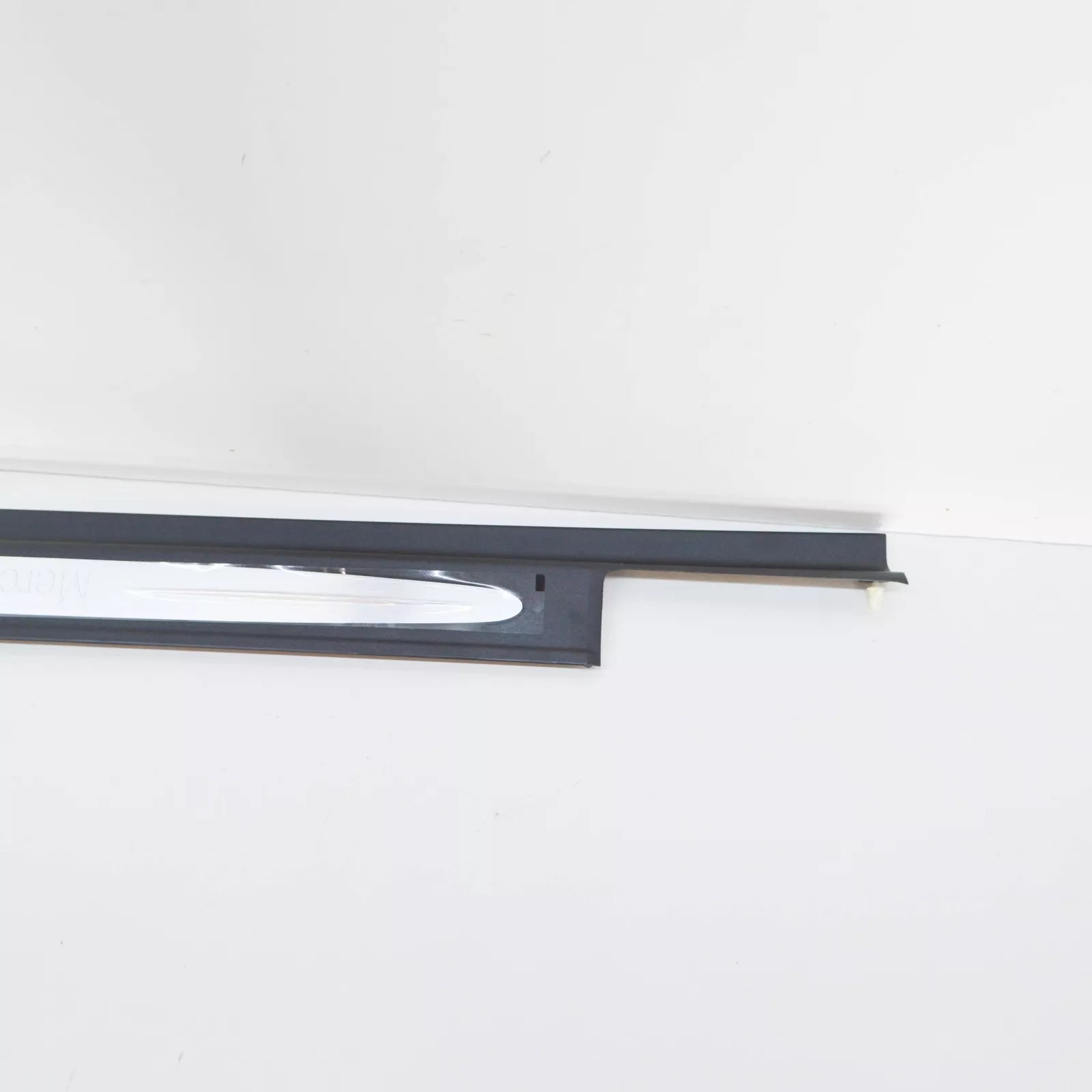 NEW MB CLK C209 FRONT LEFT OUTER DOOR SILL TRIM A20968001359051 ORIGINAL