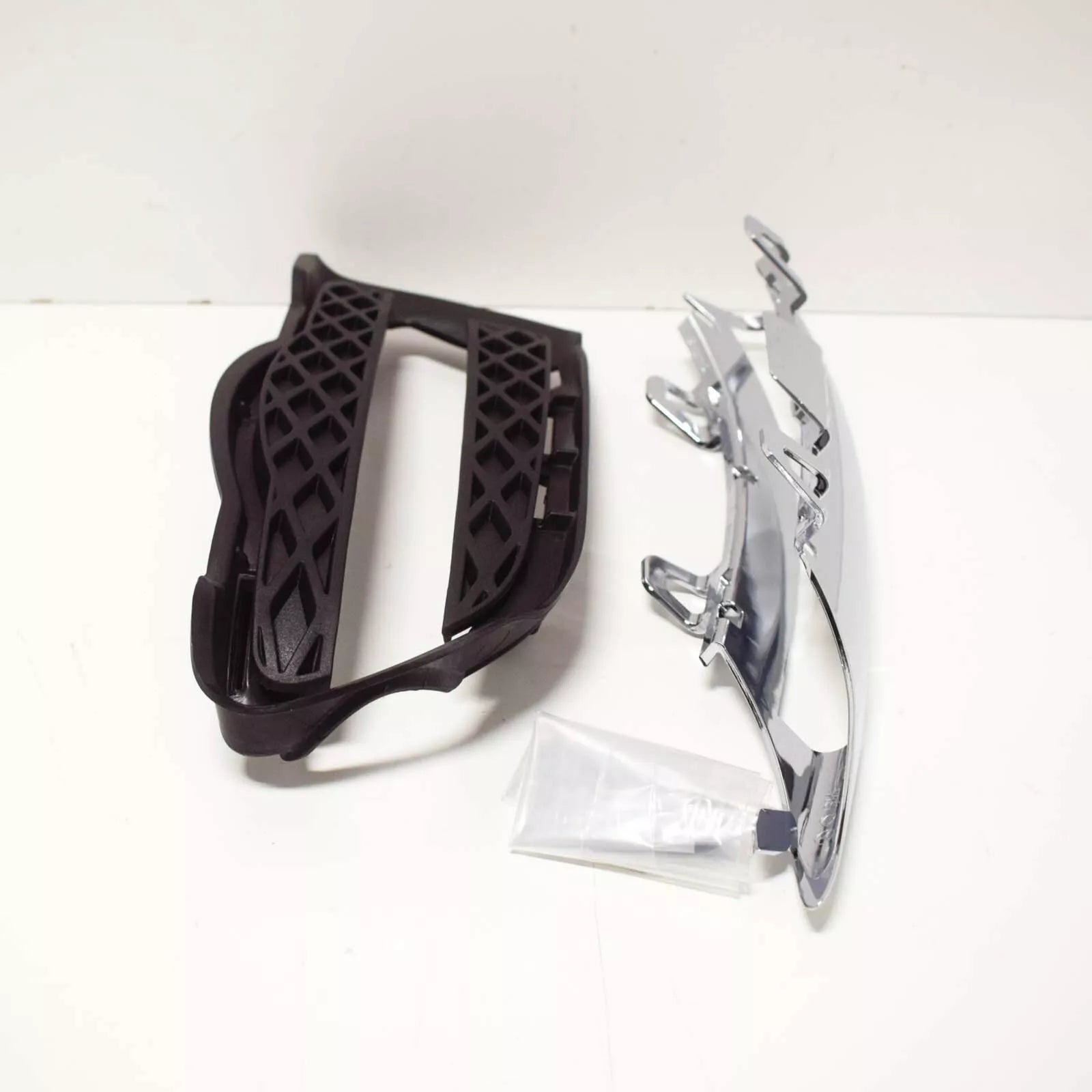 NEW MERCEDES-BENZ C W204 FRONT LEFT BUMPER GRILLE A2048802724 ORIGINAL