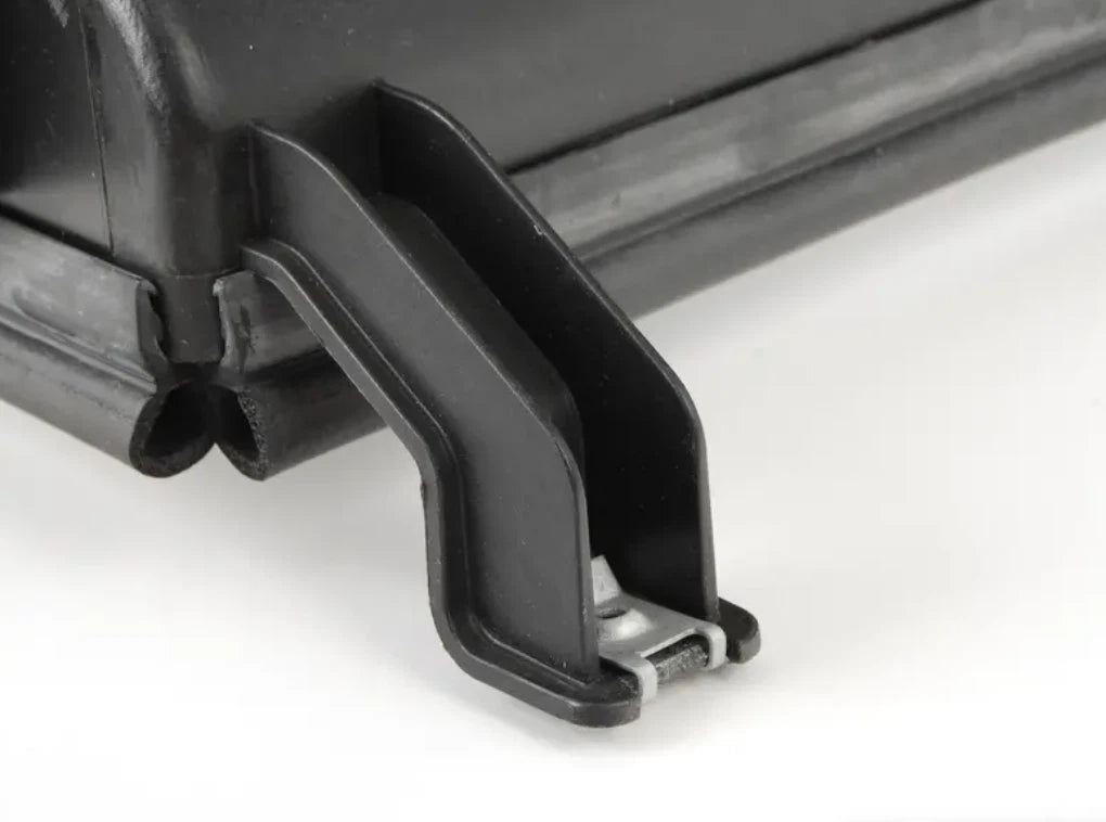 NEW BMW X5 E70 FRONT RIGHT ENGINE OIL COOLER AIR DUCT 7205946 51717205946