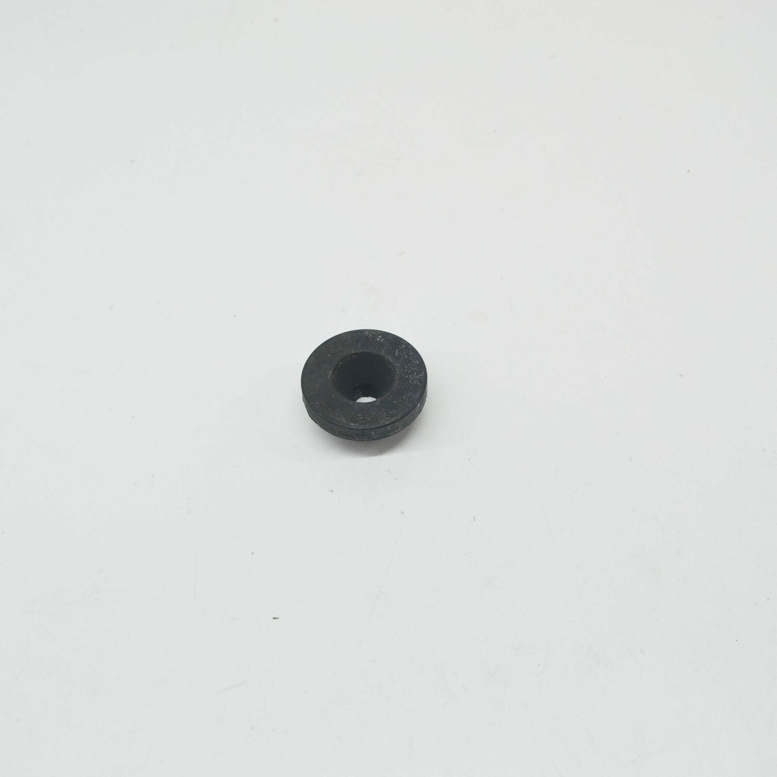 NEW MB ML W163 WASHER TANK TO WHEELHOUSE RUBBER BUFFER A6040940285 ORIGINAL