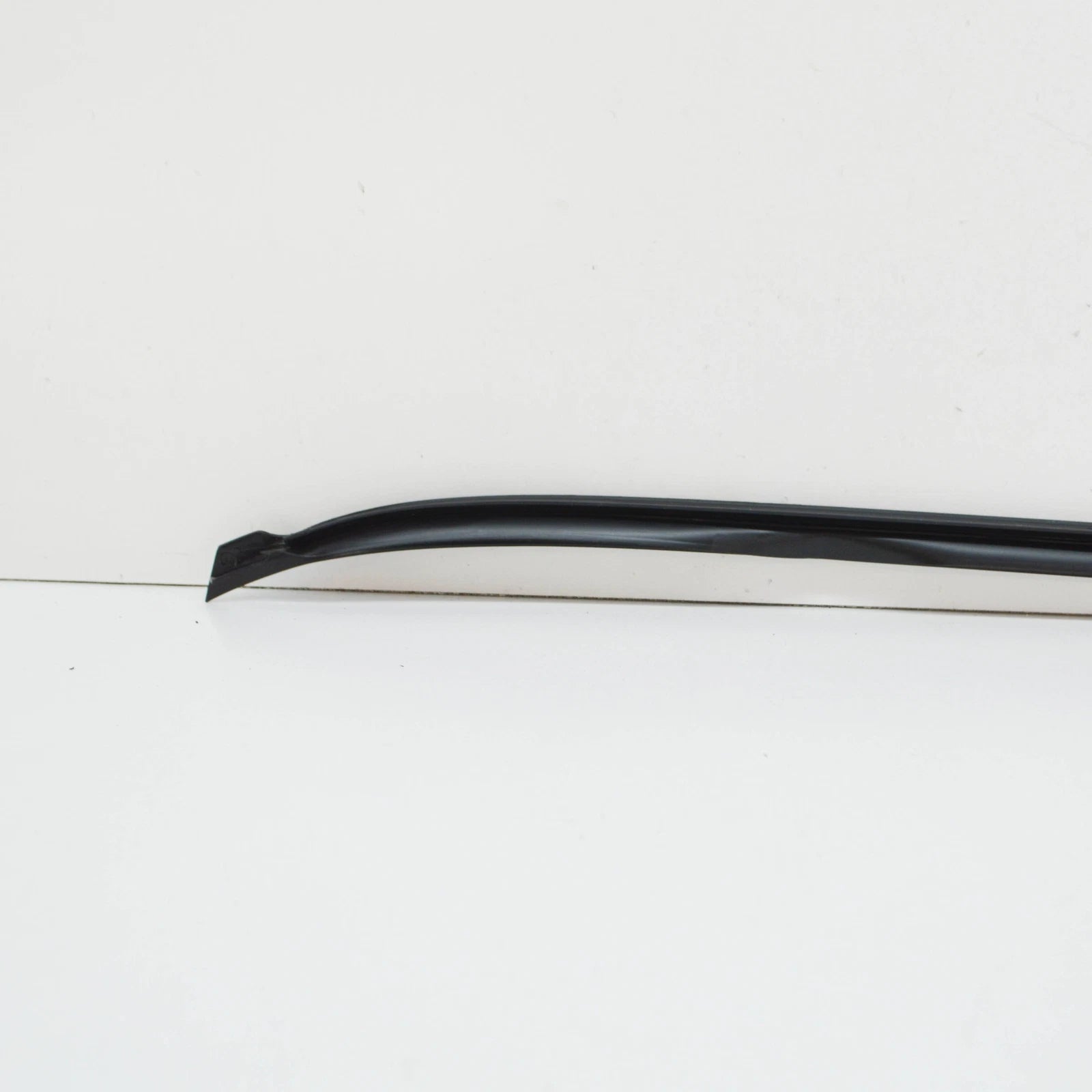 NEW VW TOUAREG 7L FRONT LEFT WINDSHIELD MOLDING 7L68543279B9 ORIGINAL