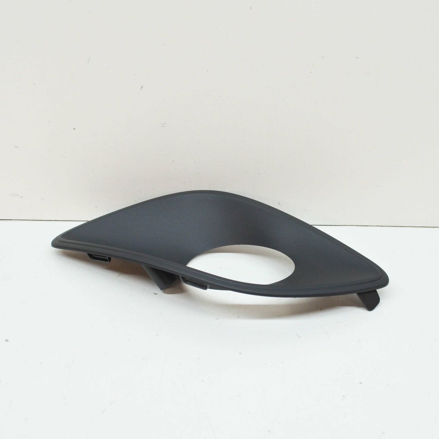 NEW MB SPRINTER 910 FRONT BUMPER RIGHT FOG LIGHT TRIM A91088544009K83 ORIGINAL