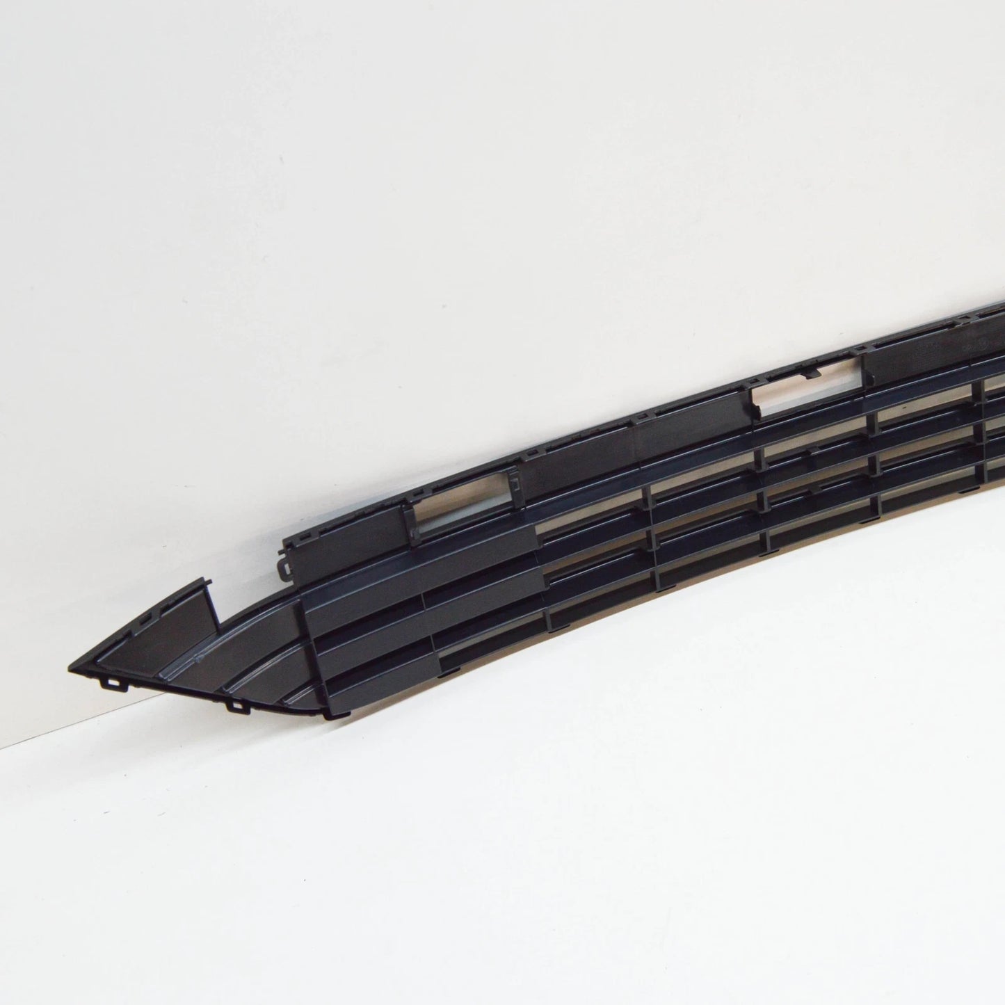 NEW VW TOUAREG 7P FRONT LOWER CENTER BUMPER GRILLE 7P6853677B9B9 ORIGINAL