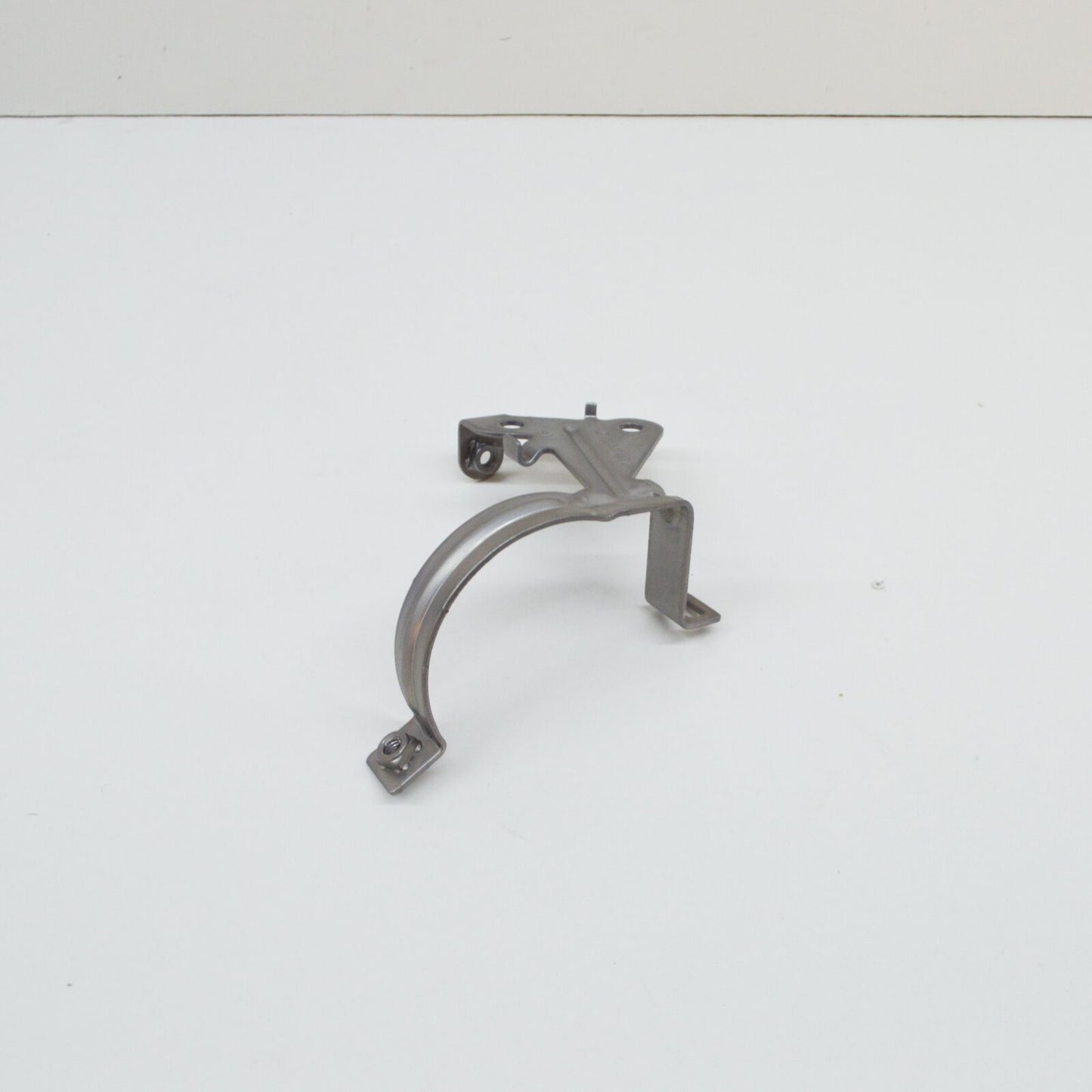 NEW MERCEDES-BENZ C W205 COOLING WATER PUMP BRACKET A2055013020 ORIGINAL