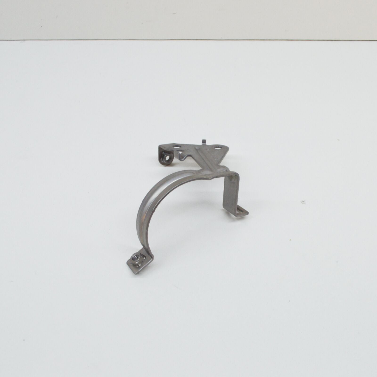 NEW MERCEDES-BENZ C W205 COOLING WATER PUMP BRACKET A2055013020 ORIGINAL