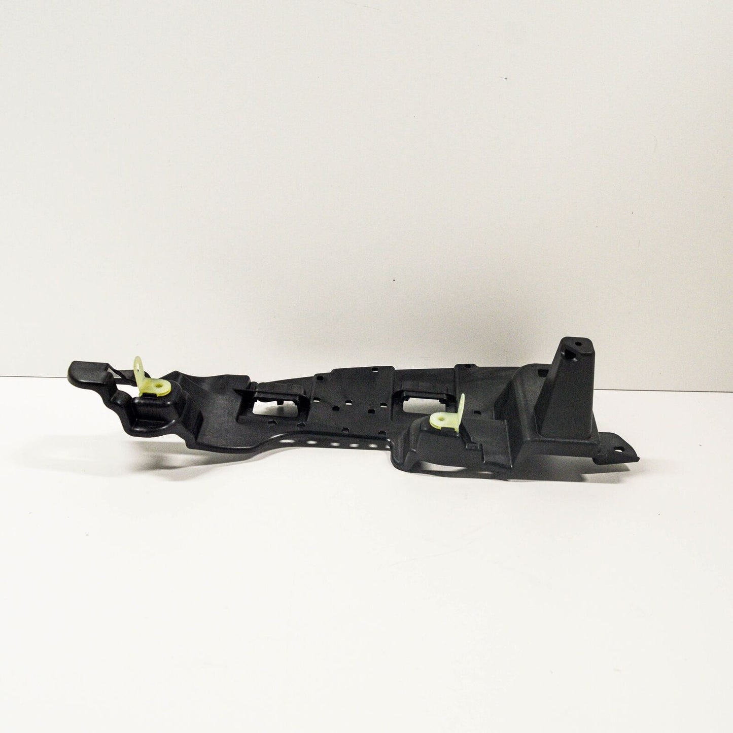 NEW MERCEDES BENZ C W205 REAR BUMPER LEFT BRACKET A2058851714 ORIGINAL