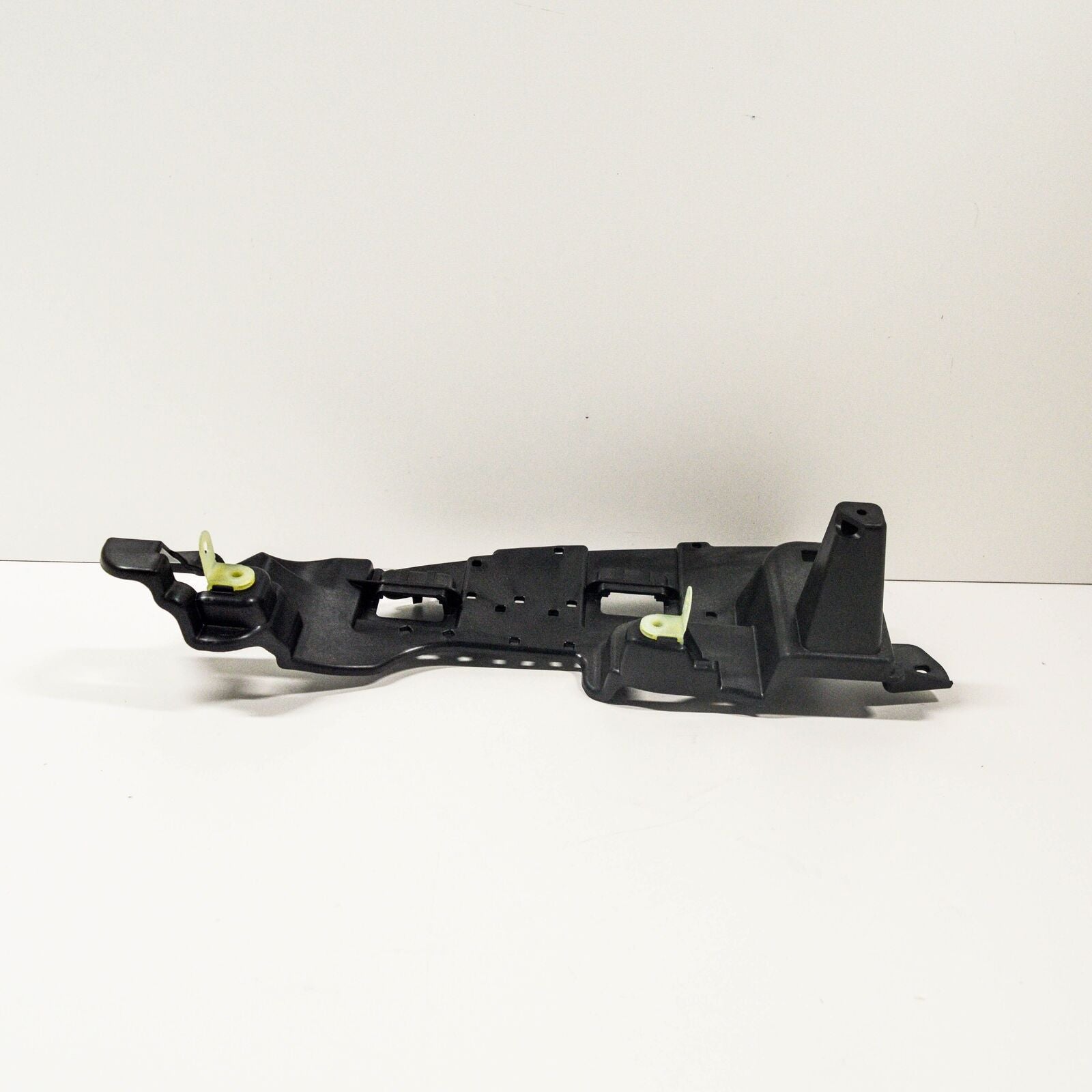 NEW MERCEDES BENZ C W205 REAR BUMPER LEFT BRACKET A2058851714 ORIGINAL