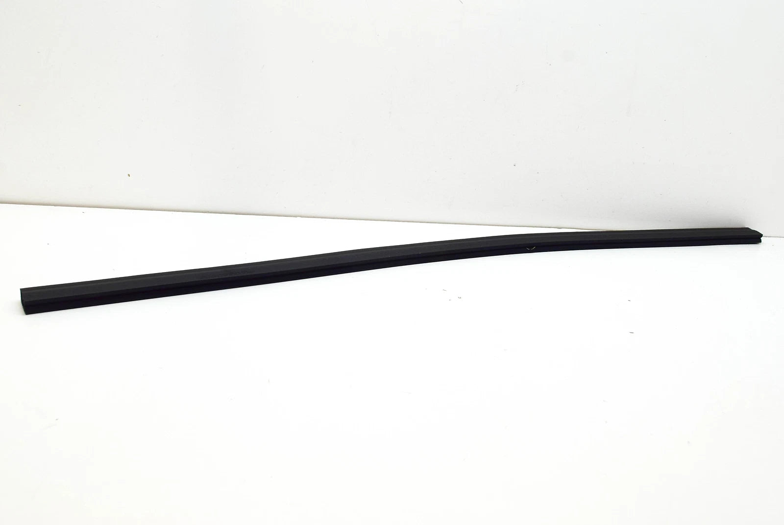 NEW MERCEDES-BENZ GLS X167 ENGINE COVER RUBBER A1678872000 ORIGINAL