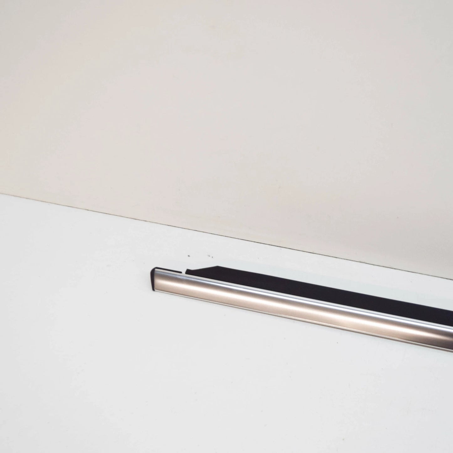 NEW MB C W204 REAR RIGHT DOOR WINDOW OUTSIDE SEALING FRAME A2047351665 ORIGINAL