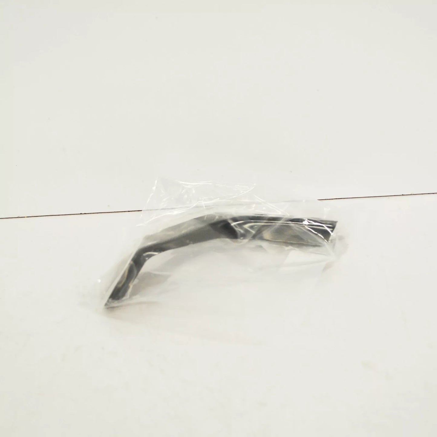 NEW MERCEDES BENZ W204 FRONT LEFT BUMPER BRACKET A2046200185 ORIGINAL