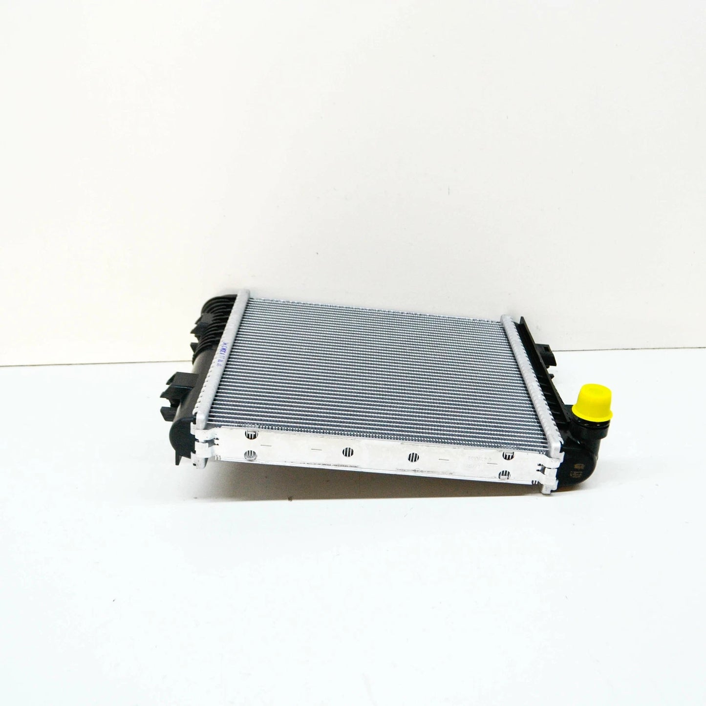 NEW MERCEDES-BENZ AMG GT C190 ENGINE WATER RADIATOR A0995005903