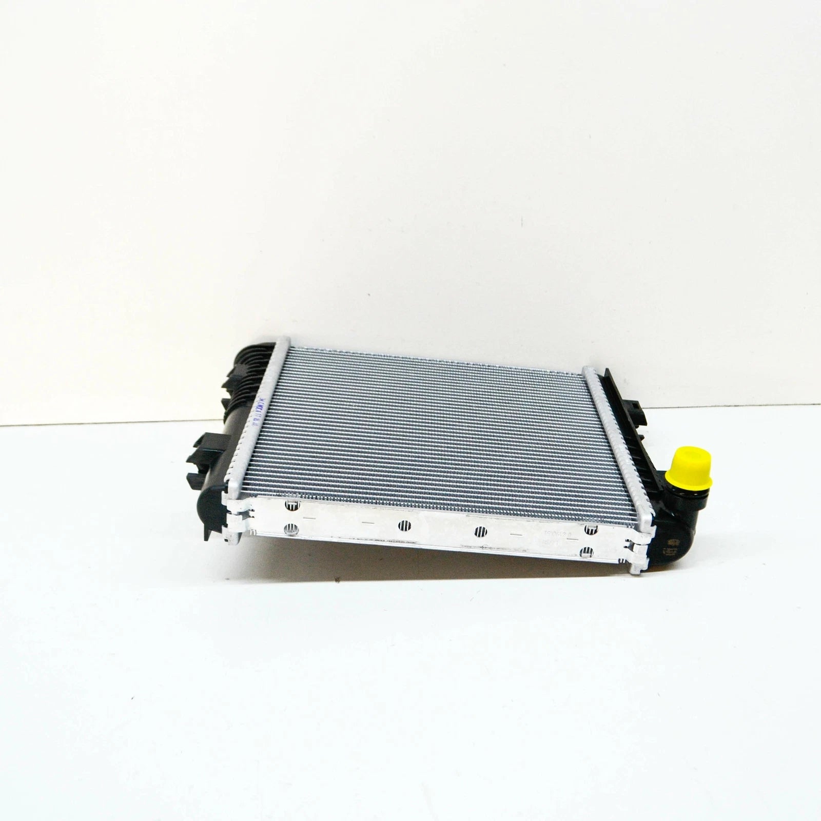 NEW MERCEDES-BENZ AMG GT C190 ENGINE WATER RADIATOR A0995005903