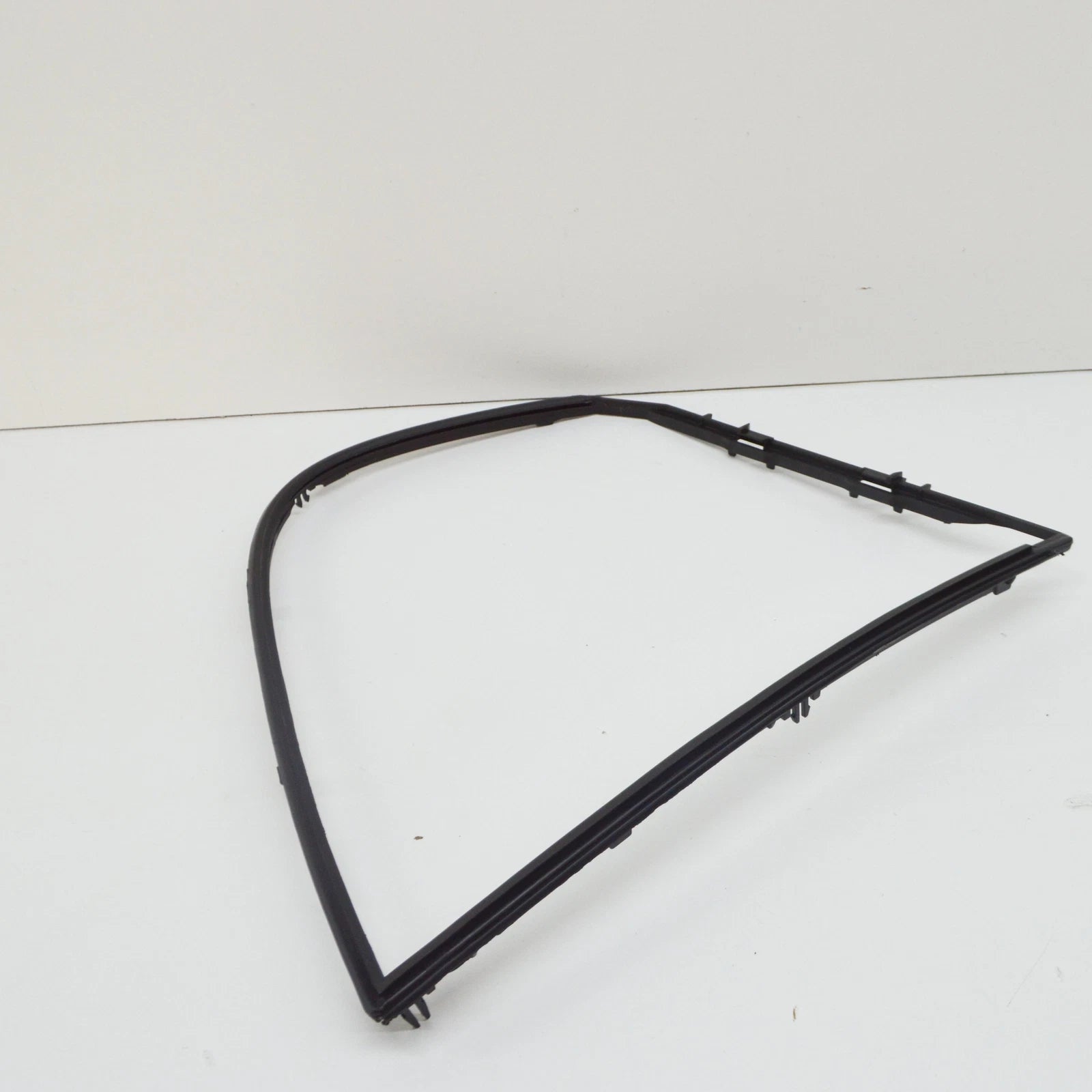 NEW BMW 3 E90 REAR LEFT SIDE WINDOW FRAME SEAL 51347060219 ORIGINAL