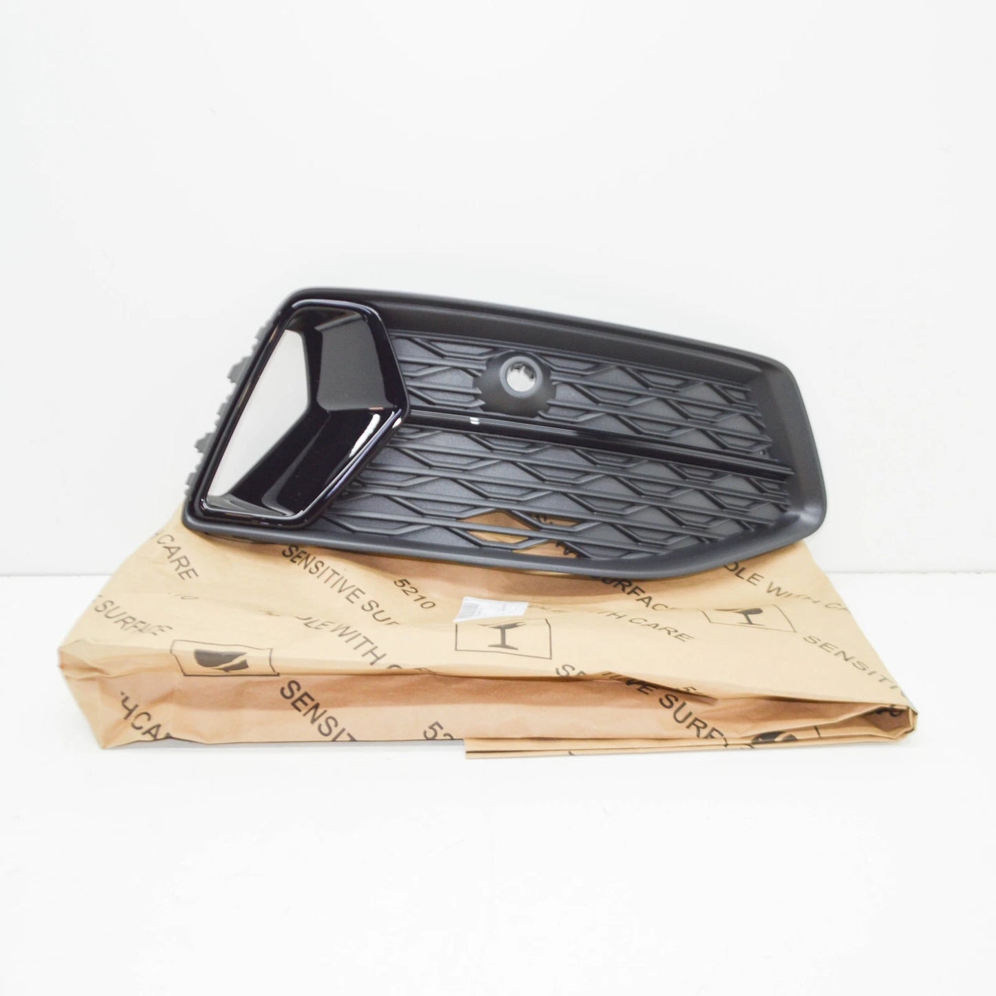 NEW AUDI A6 C8 AVANT FRONT RIGHT BUMPER GRILLE 4K0807648DT94