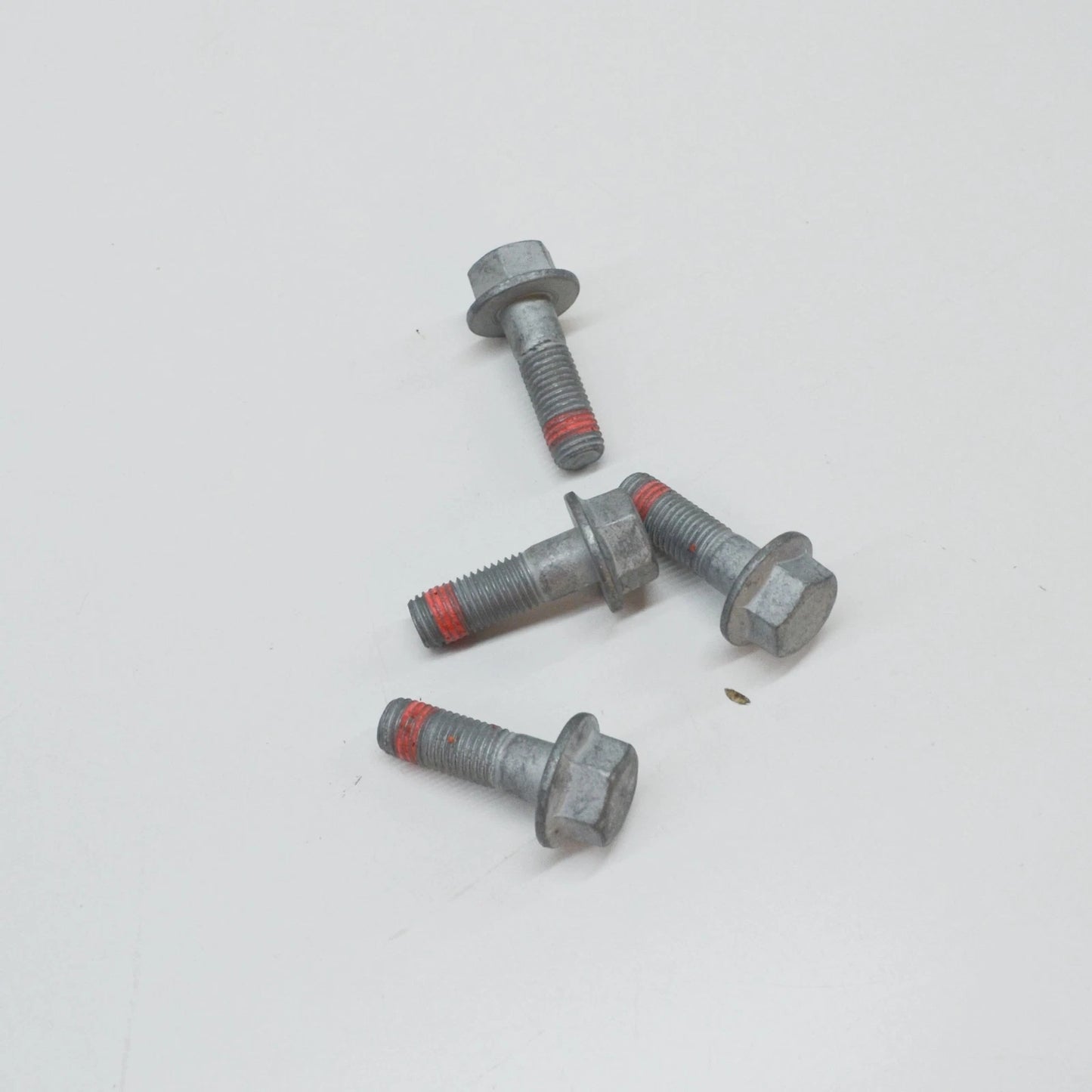 NEW VOLKSWAGEN AMAROK FRONT DISC BRAKE PADS SET 2H0698151A