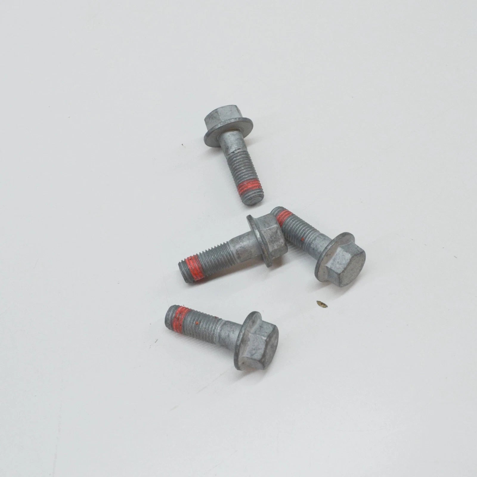 NEW VOLKSWAGEN AMAROK FRONT DISC BRAKE PADS SET 2H0698151A