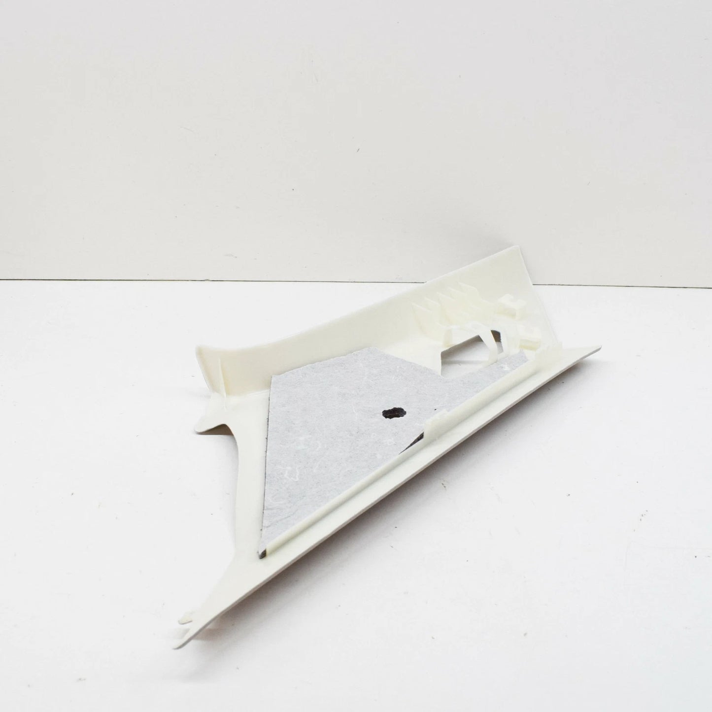 NEW BMW 3 E46 REAR LEFT C-PILLAR COVER TRIM 51438222627 8222627 ORIGINAL