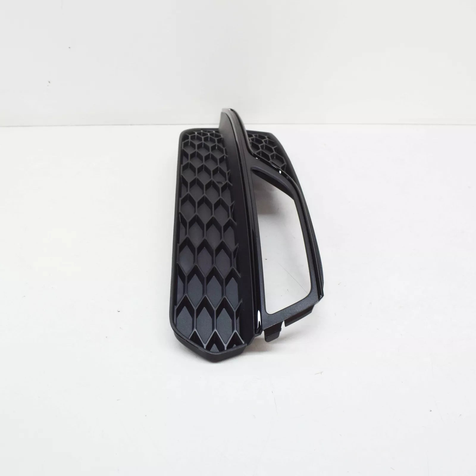 NEW AUDI A3 8PA FRONT BUMPER LEFT SIDE GRILLE 8V3807681G 9B9 2013