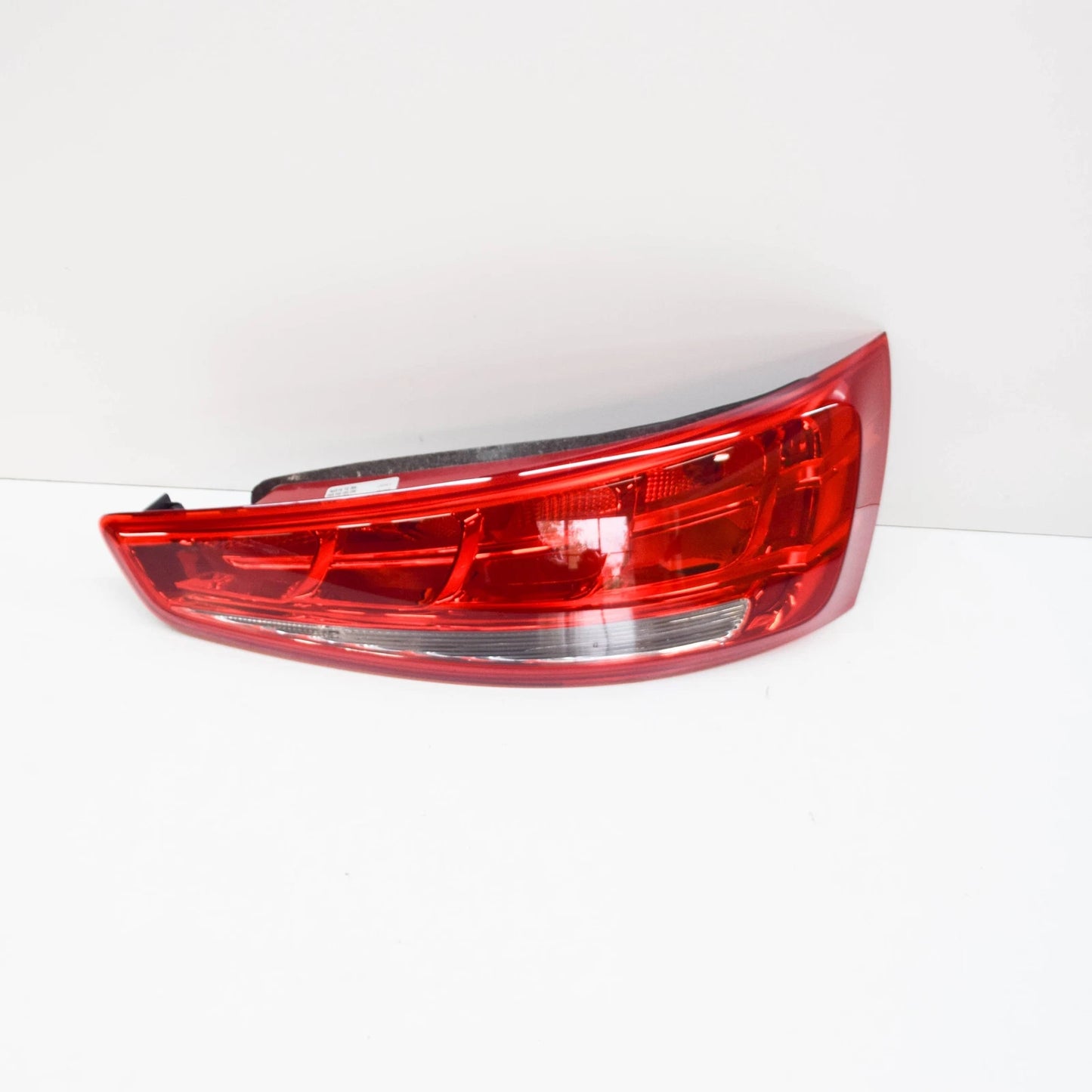 NEW AUDI Q3 8U REAR RIGHT TAIL LIGHT 8U0945094 ORIGINAL