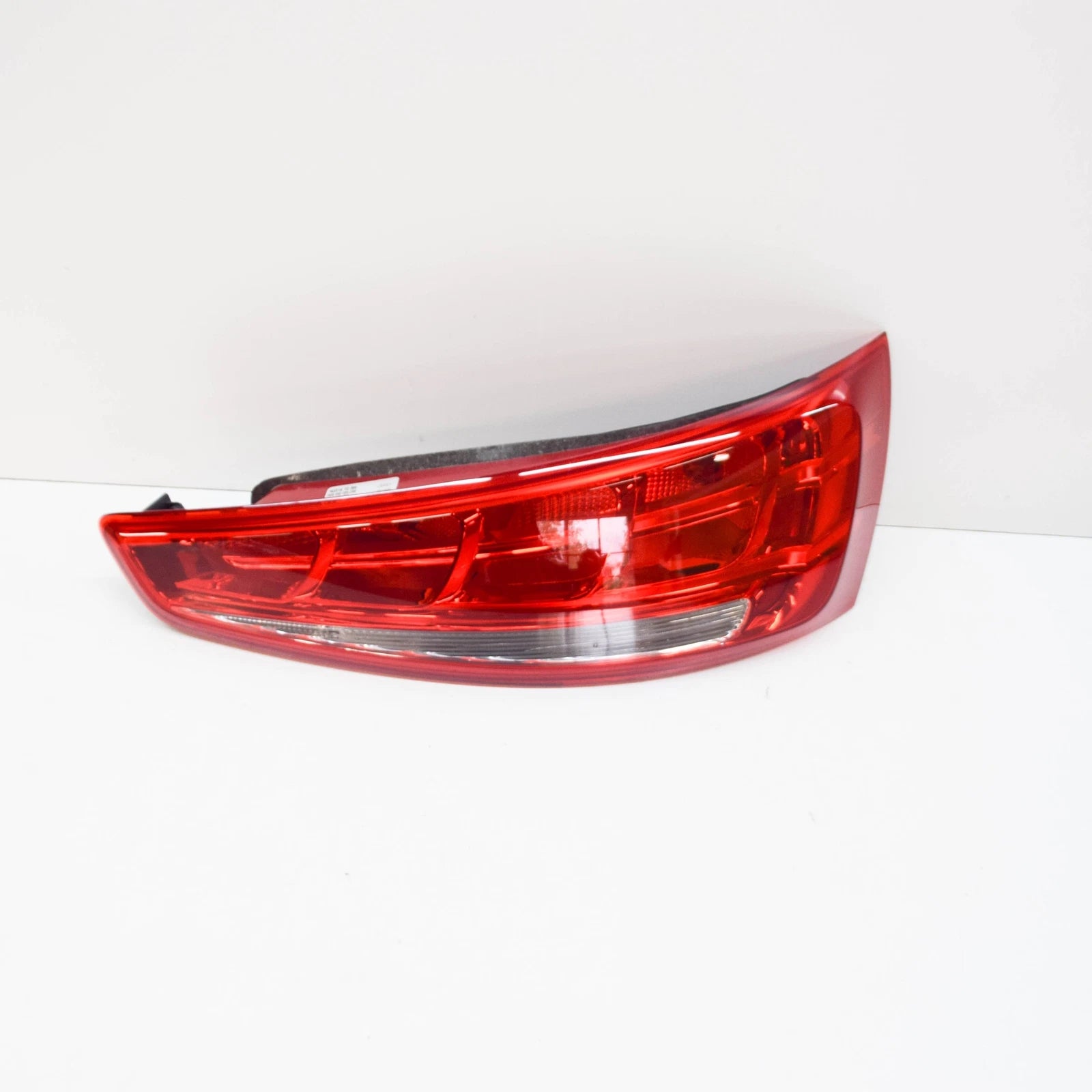 NEW AUDI Q3 8U REAR RIGHT TAIL LIGHT 8U0945094 ORIGINAL