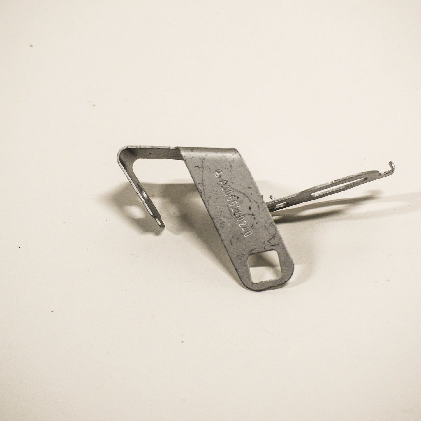 NEW MERCEDES-BENZ C-CLASS W205 UNDERSHIELD RIGHT BRACKET A2055240240 ORIGINAL