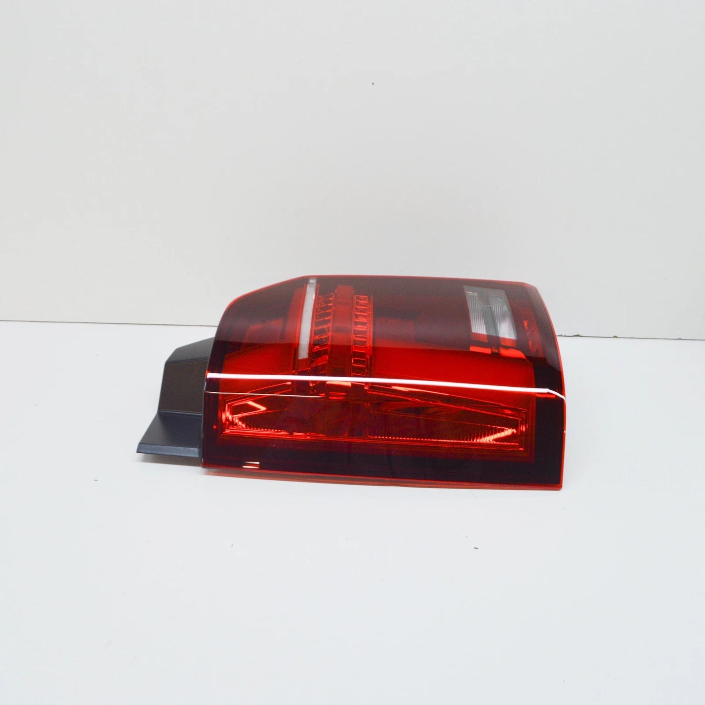 NEW VOLKSWAGEN MULTIVAN T6 REAR LEFT LED TAILLIGHT 7LA945207B ORIGINAL