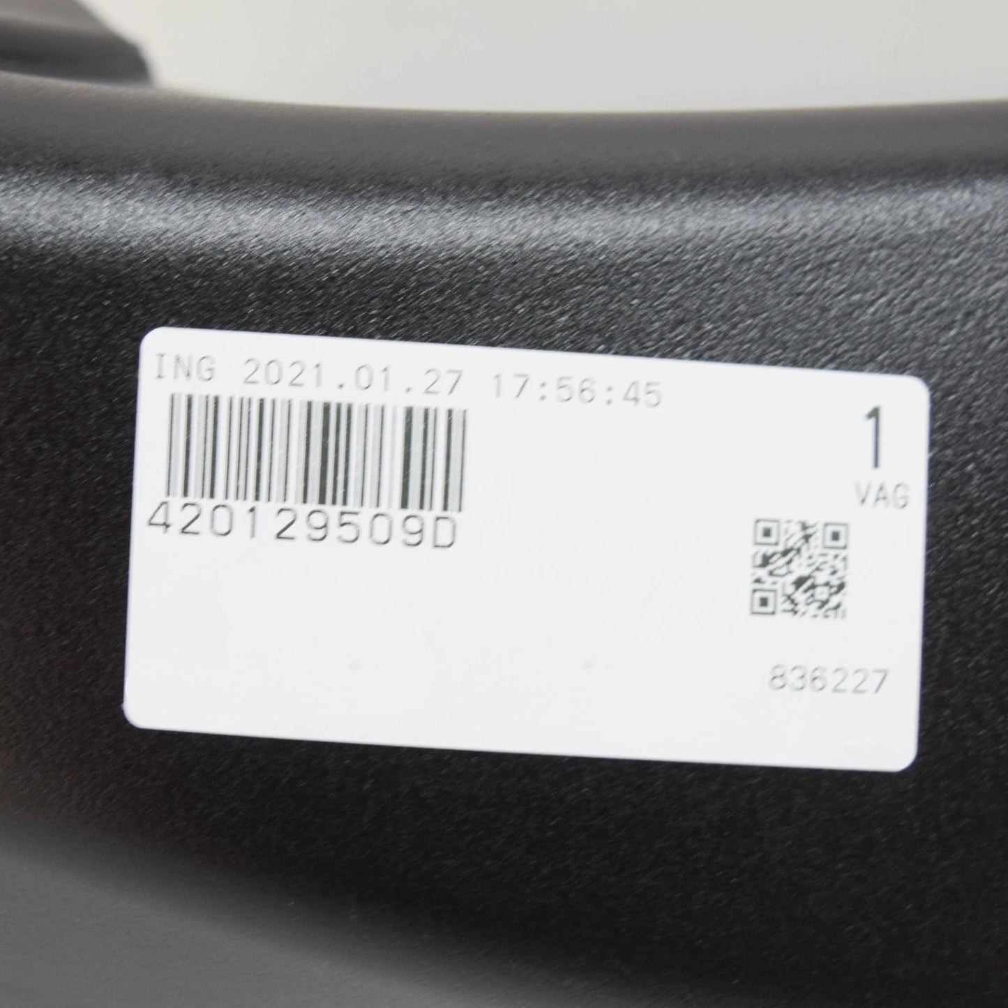 NEW AUDI R8 42 FRONT LEFT INTAKE AIR DUCT 420129509D