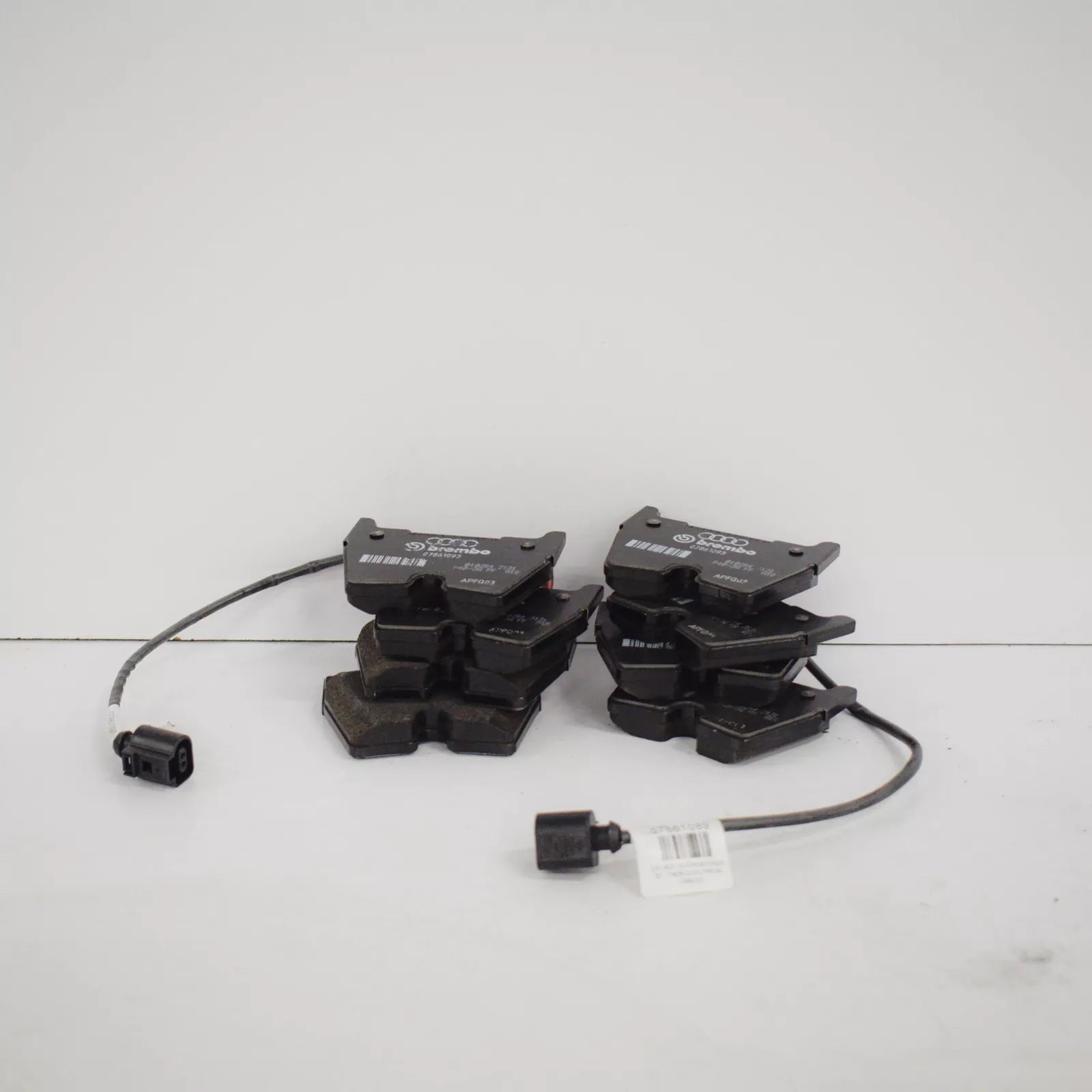 NEW AUDI A3 RS3 SPORTBACK 8V FRONT BRAKE PAD SET 8V0698151L ORIGINAL