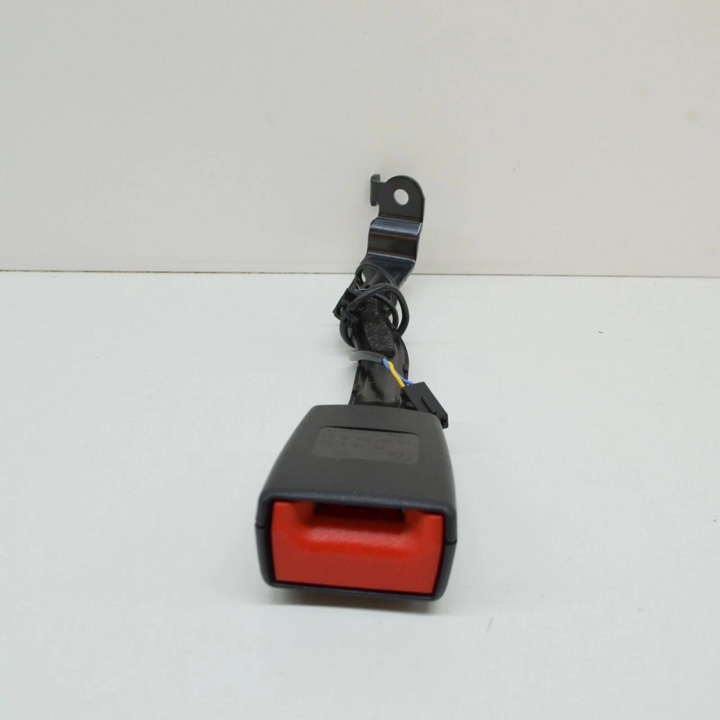 NEW VW GOLF MK6 FRONT LEFT SEAT BELT LATCH 1K4857755ABQVZ