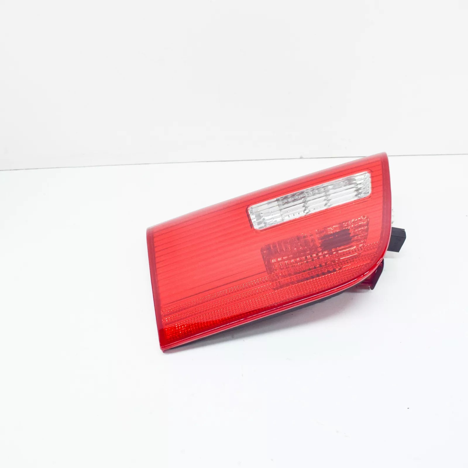 NEW BMW X5 E53 REAR TAILGATE LEFT TAILLIGHT 63217164483 7164483 ORIGINAL