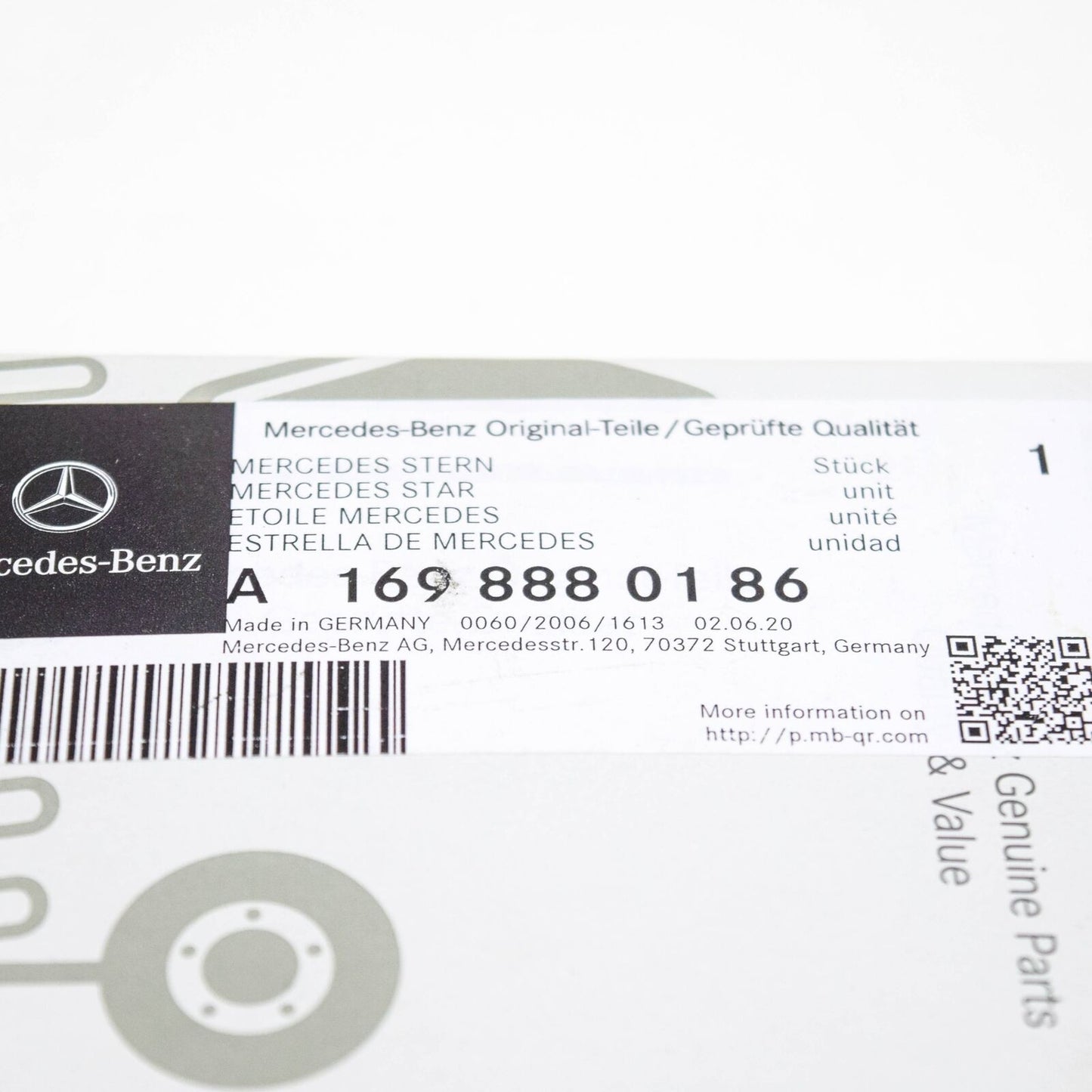 NEW MERCEDES-BENZ A W169 FRONT MERCEDES STAR A1698880186 ORIGINAL