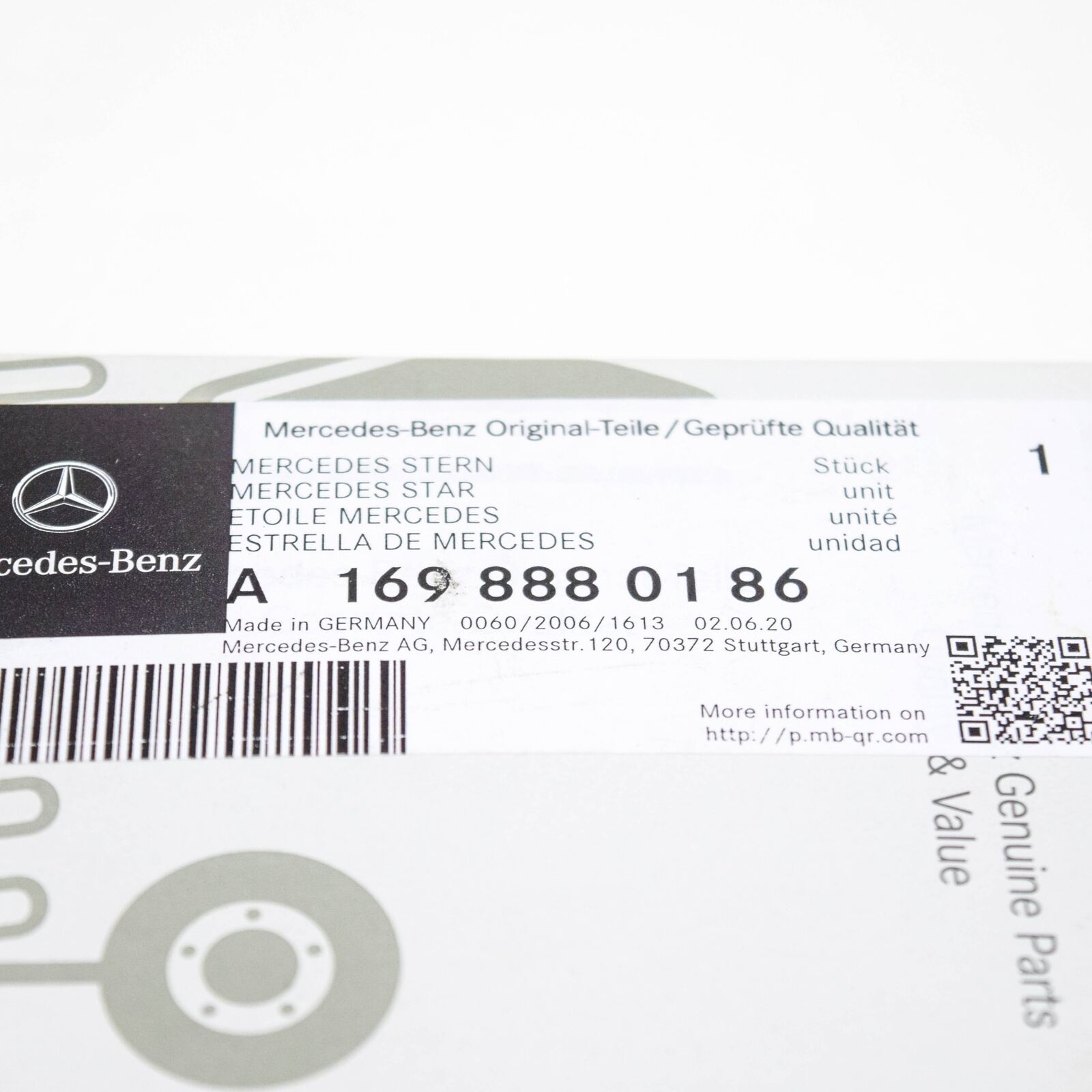 NEW MERCEDES-BENZ A W169 FRONT MERCEDES STAR A1698880186 ORIGINAL