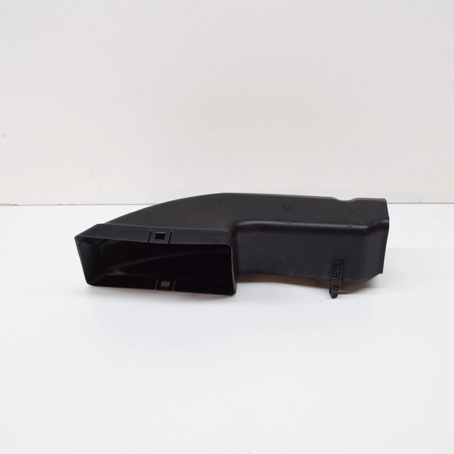 NEW BMW I8 I12 EXHAUST AIR DUCT BOTTOM LEFT 51747345085 ORIGINAL