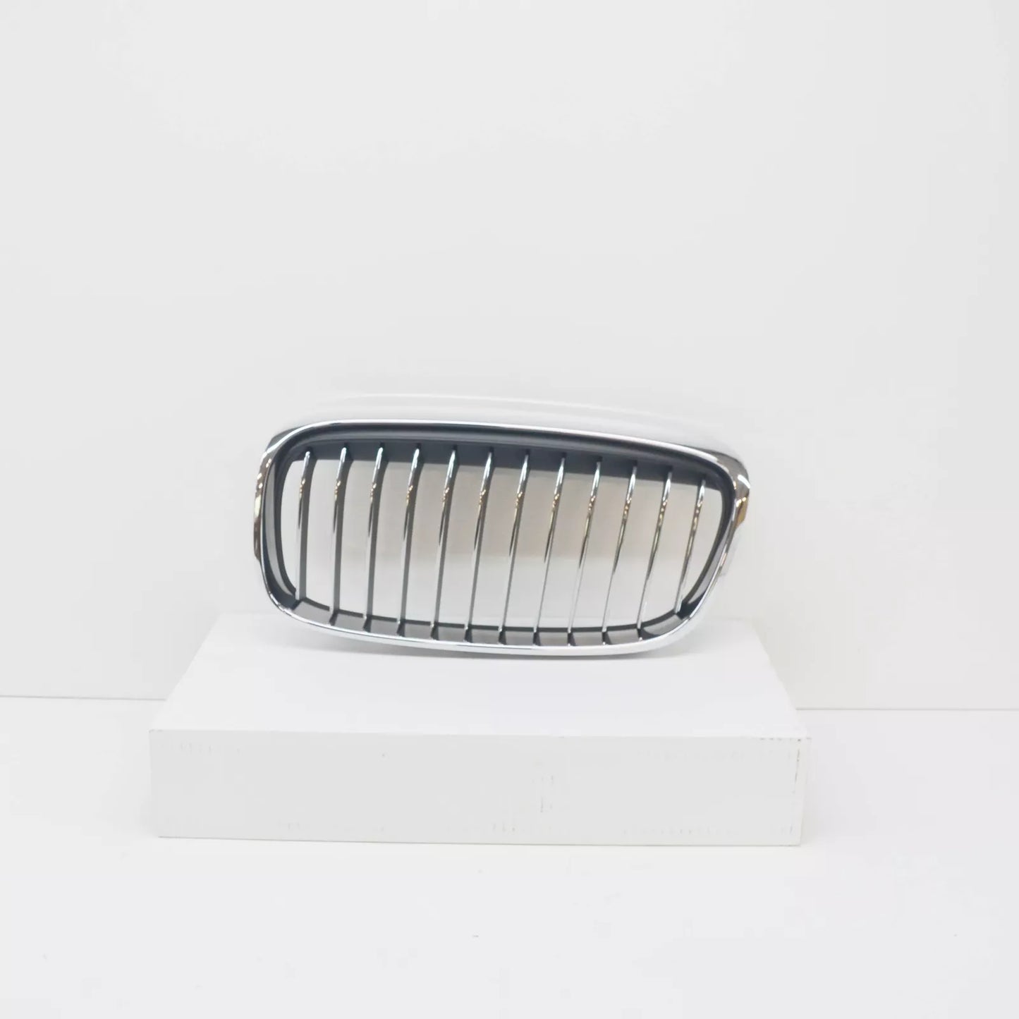 NEW BMW 2 F45 LEFT RADIATOR GRILLE LUXURY 51137379609 7379609 2015 ORIGINAL