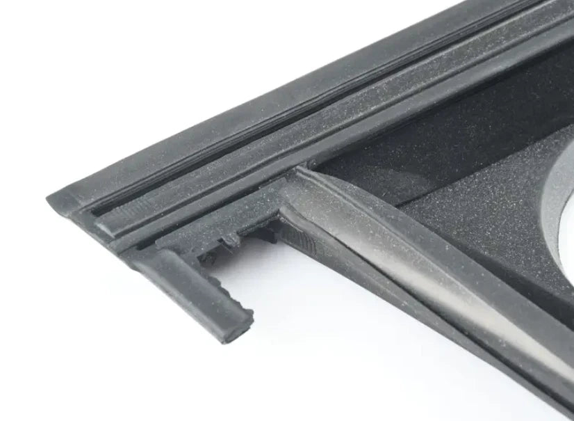 NEW VOLKSWAGEN PASSAT B7 FRONT RIGHT DOOR WINDOW GUIDE 3C4837432F5AP ORIGINAL