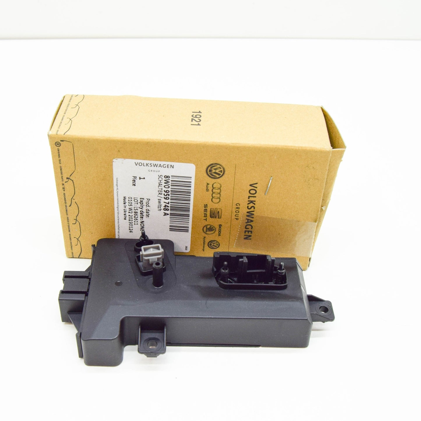 NEW VOLKSWAGEN PASSAT B8 3G FRONT RIGHT SEAT CONTROL BUTTONS 8W0959748A ORIGINAL