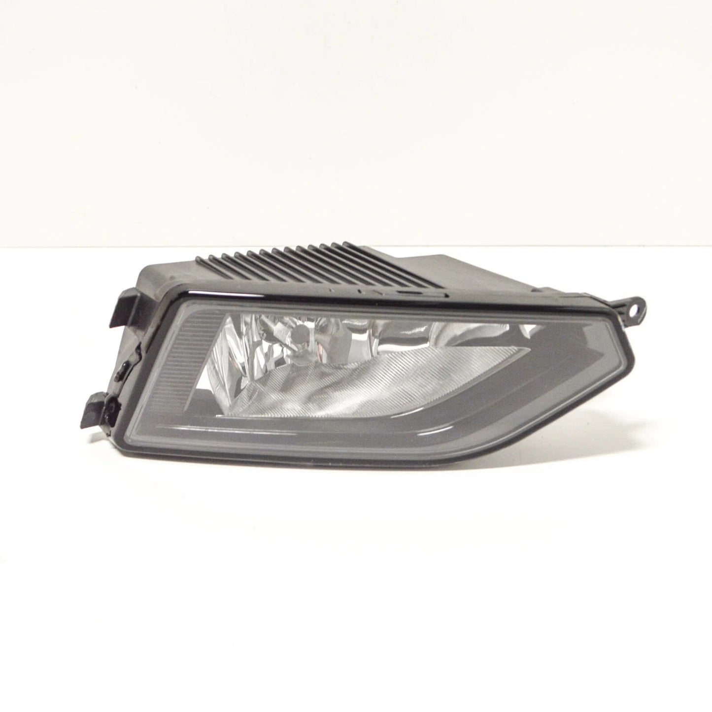 NEW VOLKSWAGEN ATLAS FRONT RIGHT FOG LIGHT 3CN941662
