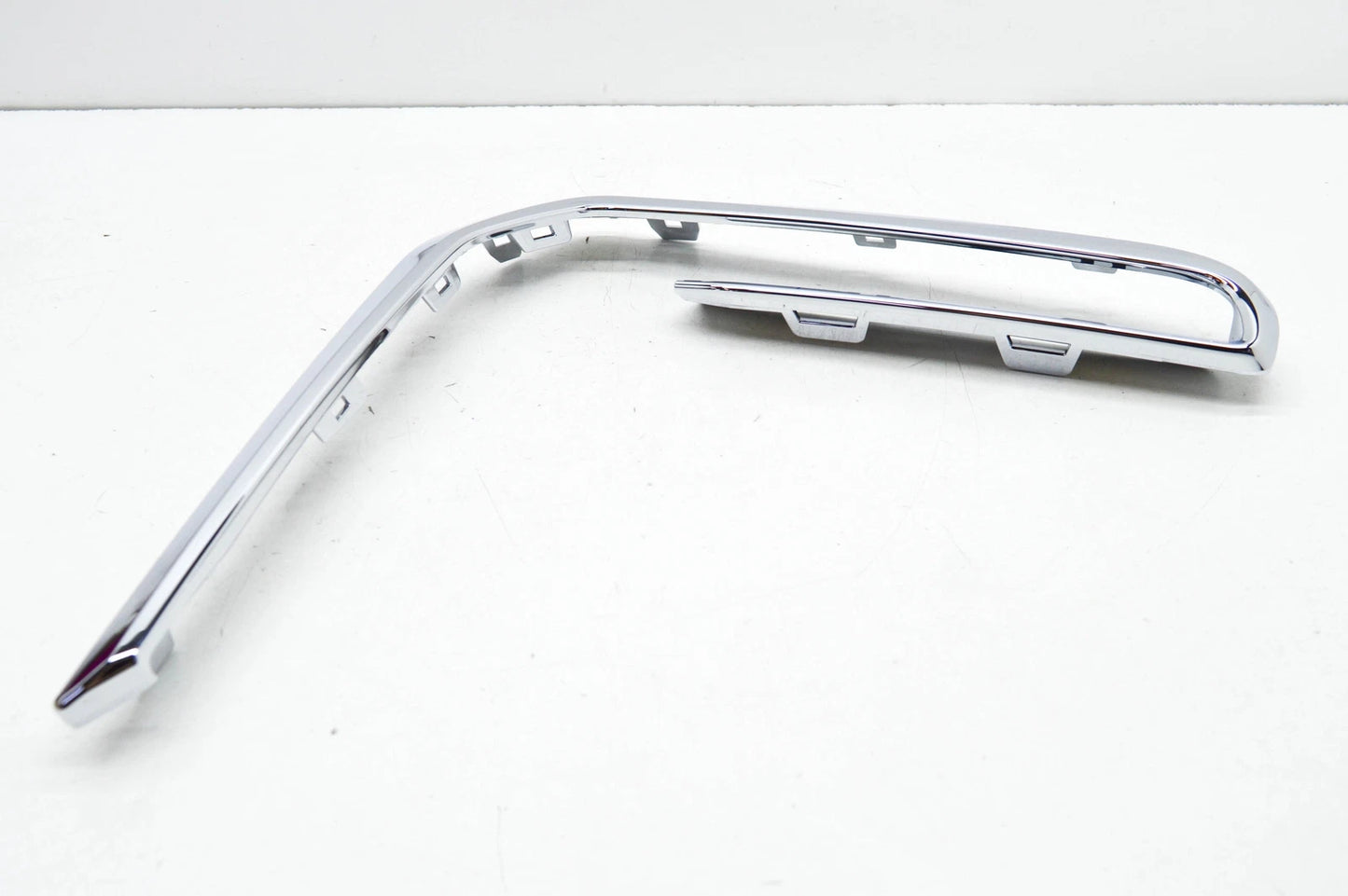 NEW BMW X7 G07 FRONT BUMPER LEFT FINISHER TRIM 51118745739 ORIGINAL