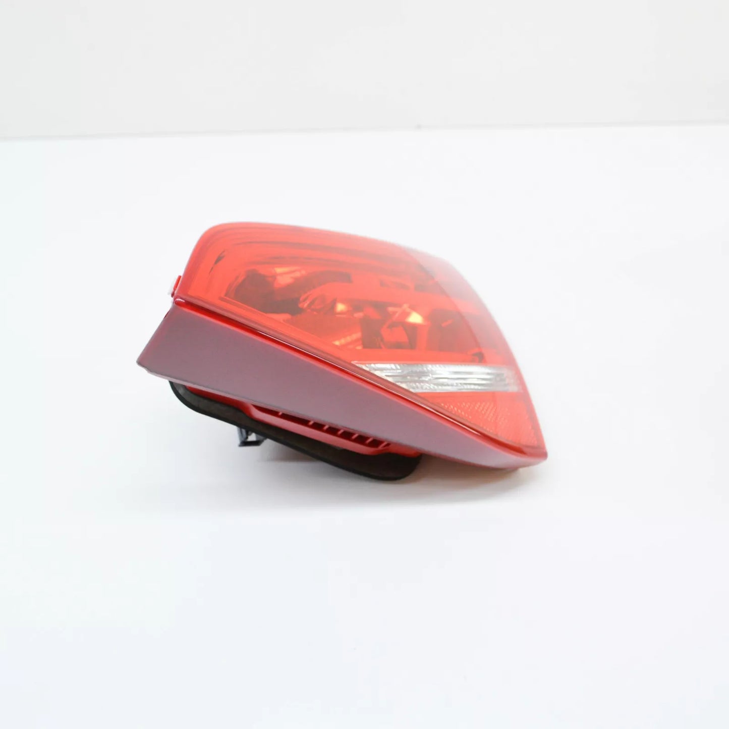 NEW AUDI A3 CABRIO 8P REAR RIGHT SIDE TAILGATE TAILLIGHT 8P7945094