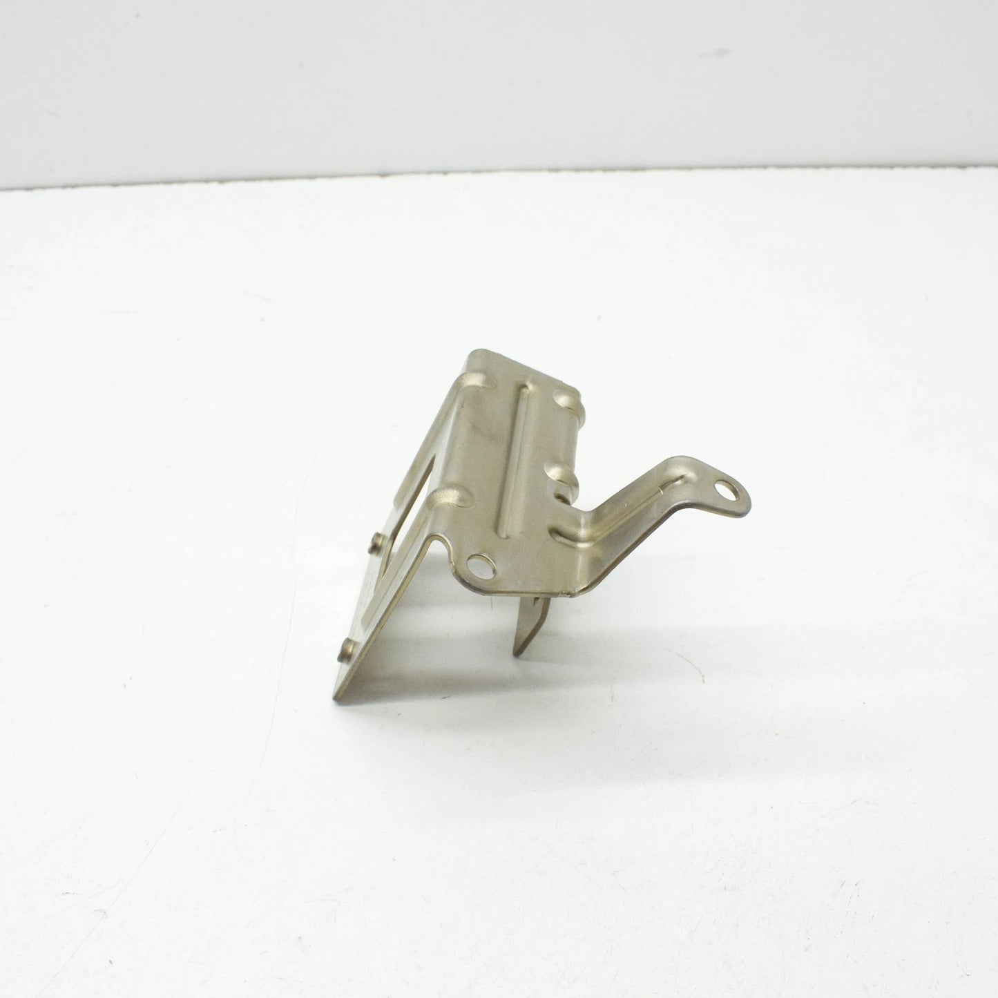 NEW MB C W205 TRANSDUCER TO CYLINDER CRANKCASE BRACKET A2740780341 ORIGINAL