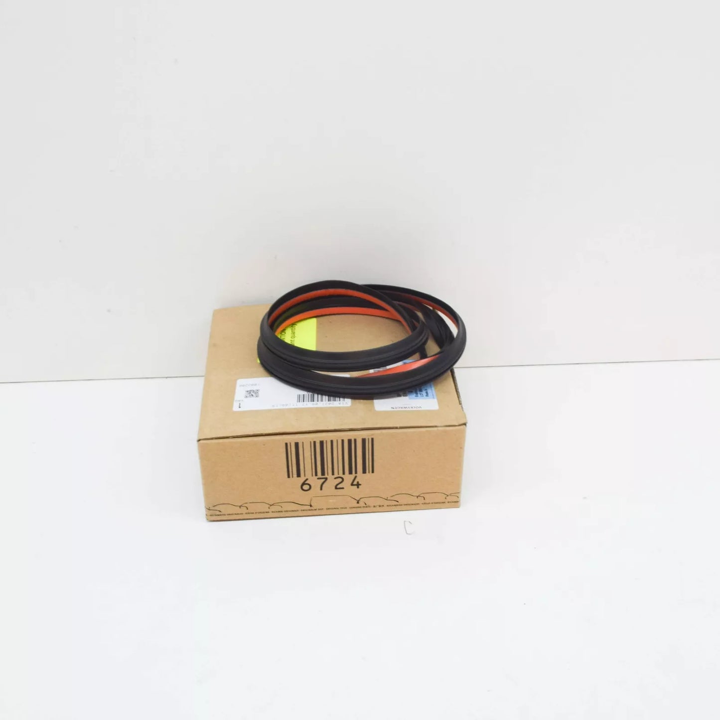 NEW AUDI A3 8P FRONT WINDSIELD UPPER MOLDING 8P0845522